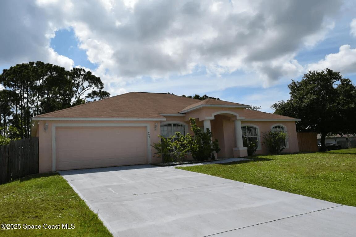 999 Carver Road SE — photo
