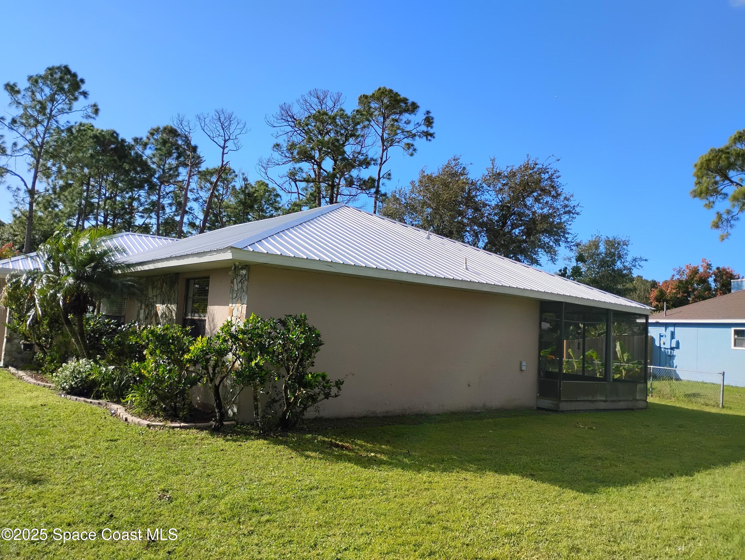 254 Emerson Drive NW — photo