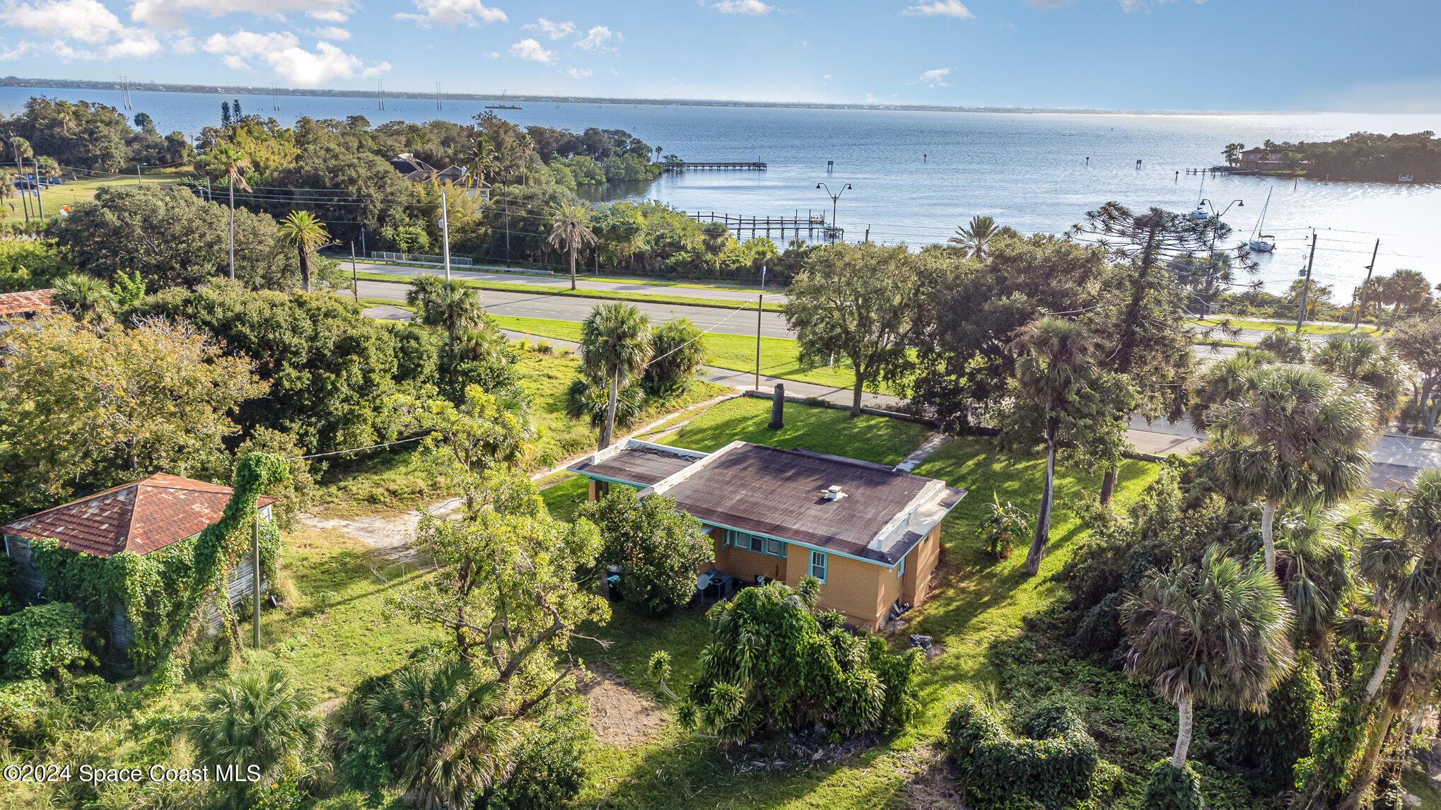 1632 Water Drive NE — photo