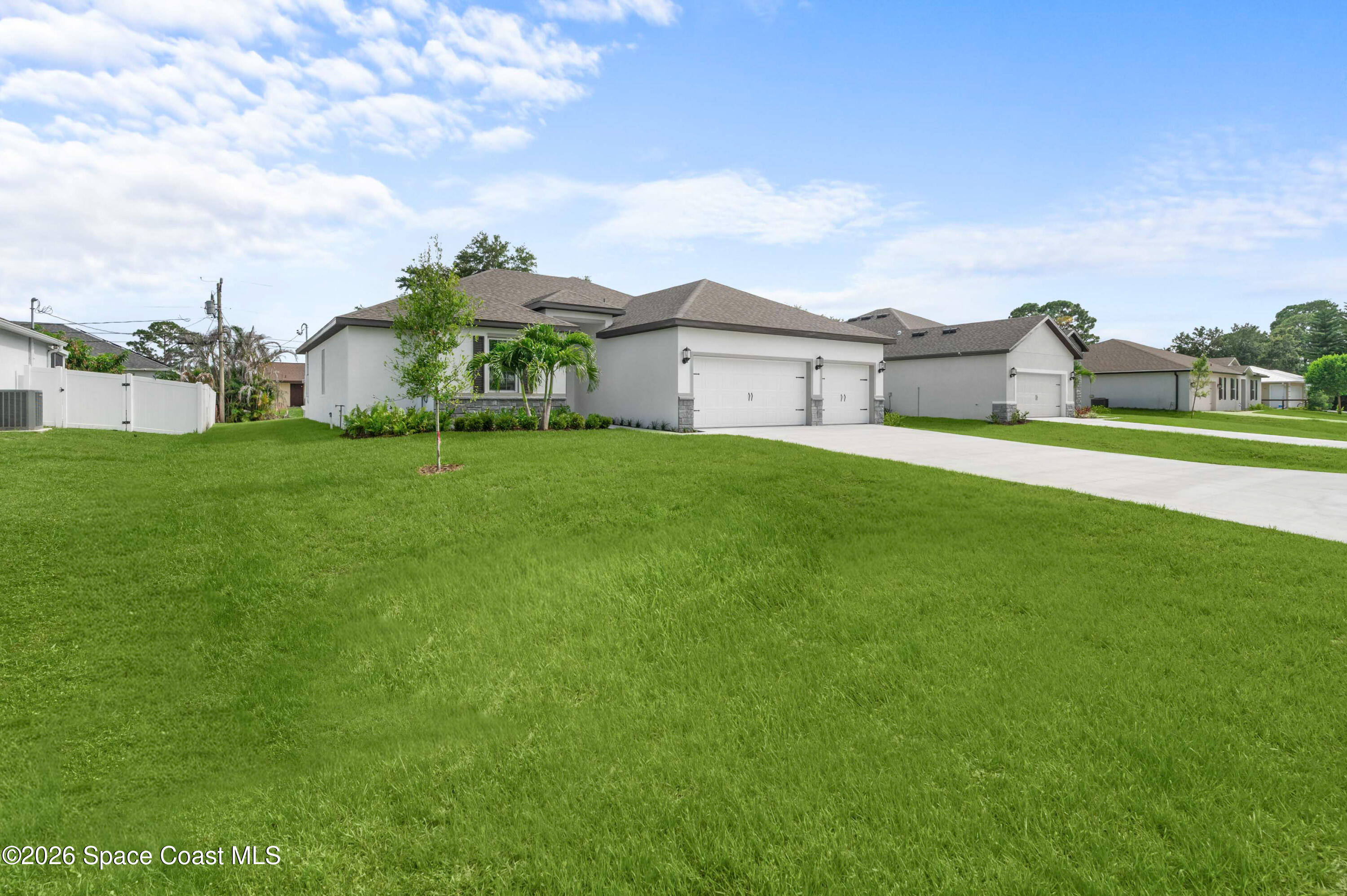 2102 De Groodt Road SW — photo