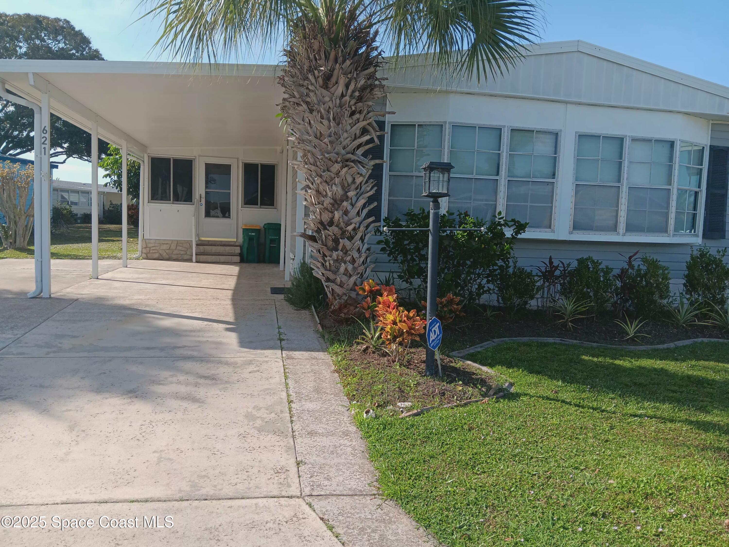 621 Hyacinth Circle E — photo