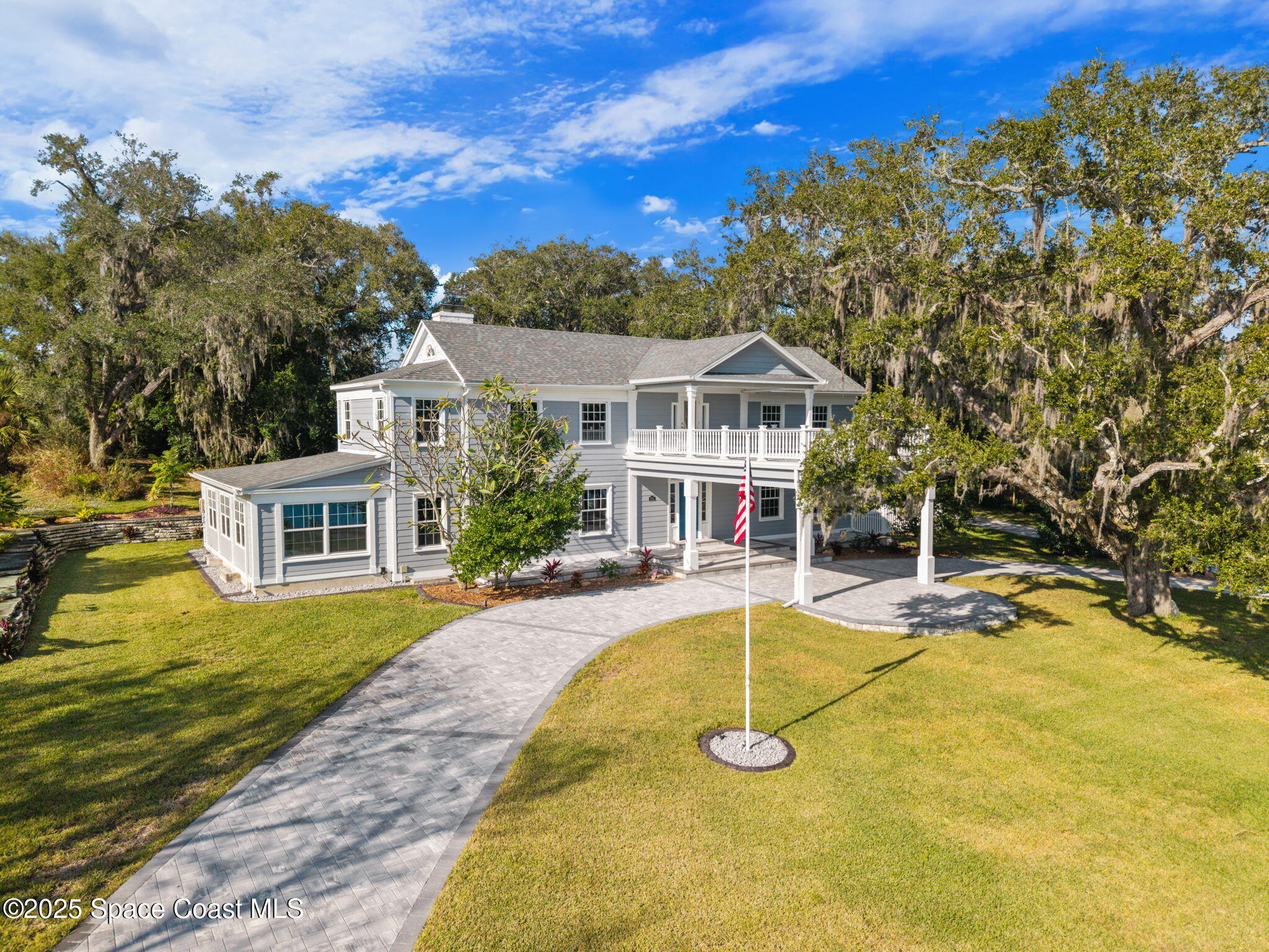 875 N Indian River Drive — photo