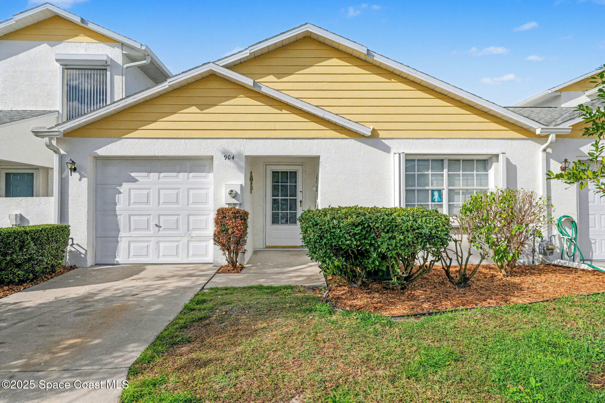 904 Maplewood Court — photo