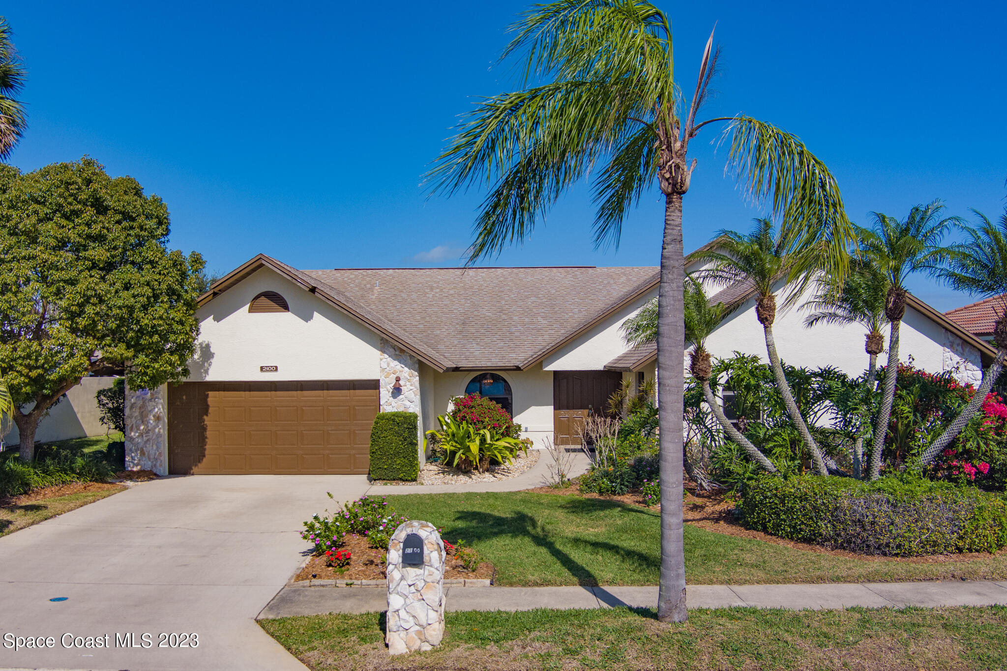 2100 Leeward Lane — photo
