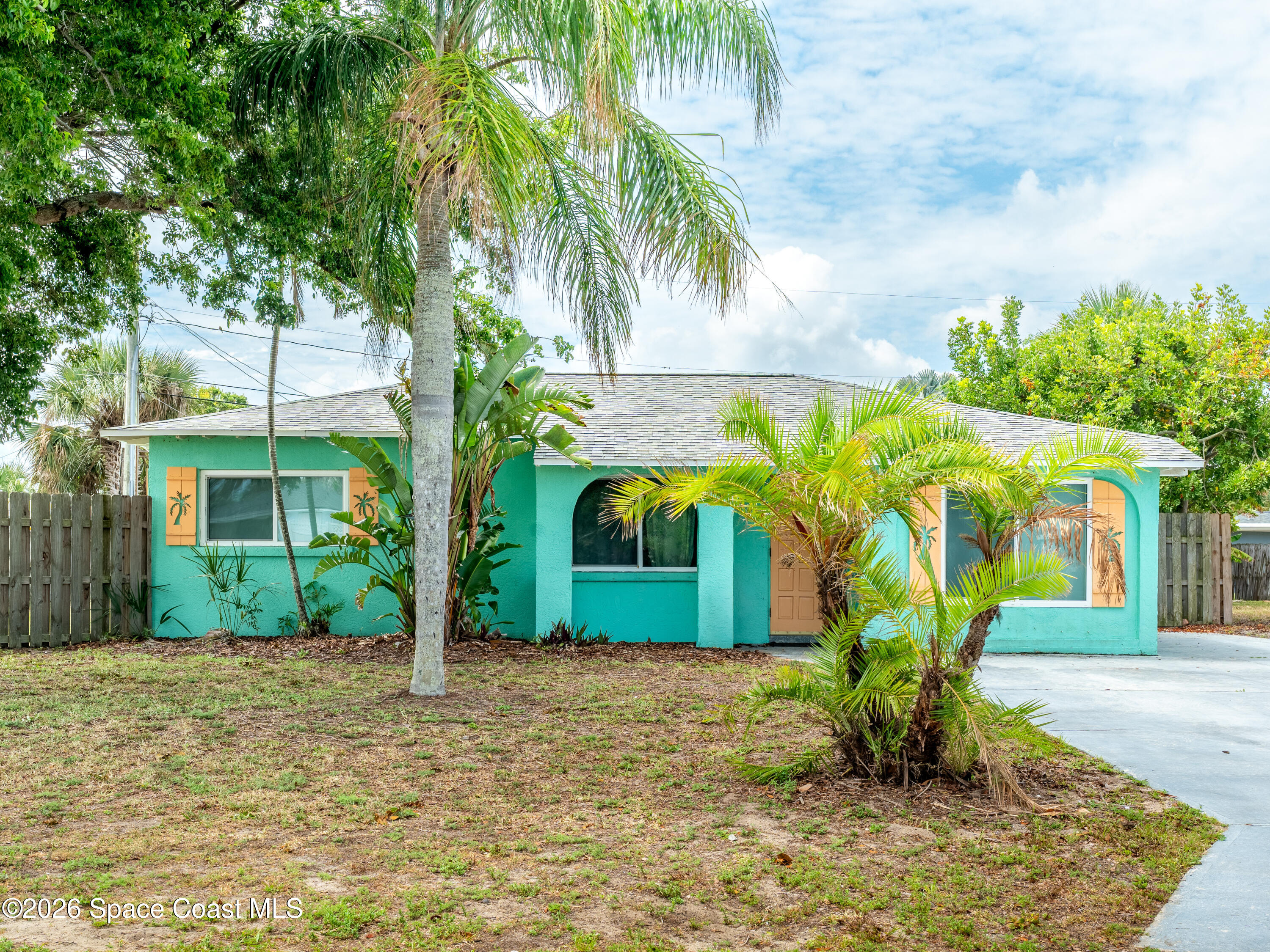 211 Avenida De Paz — photo
