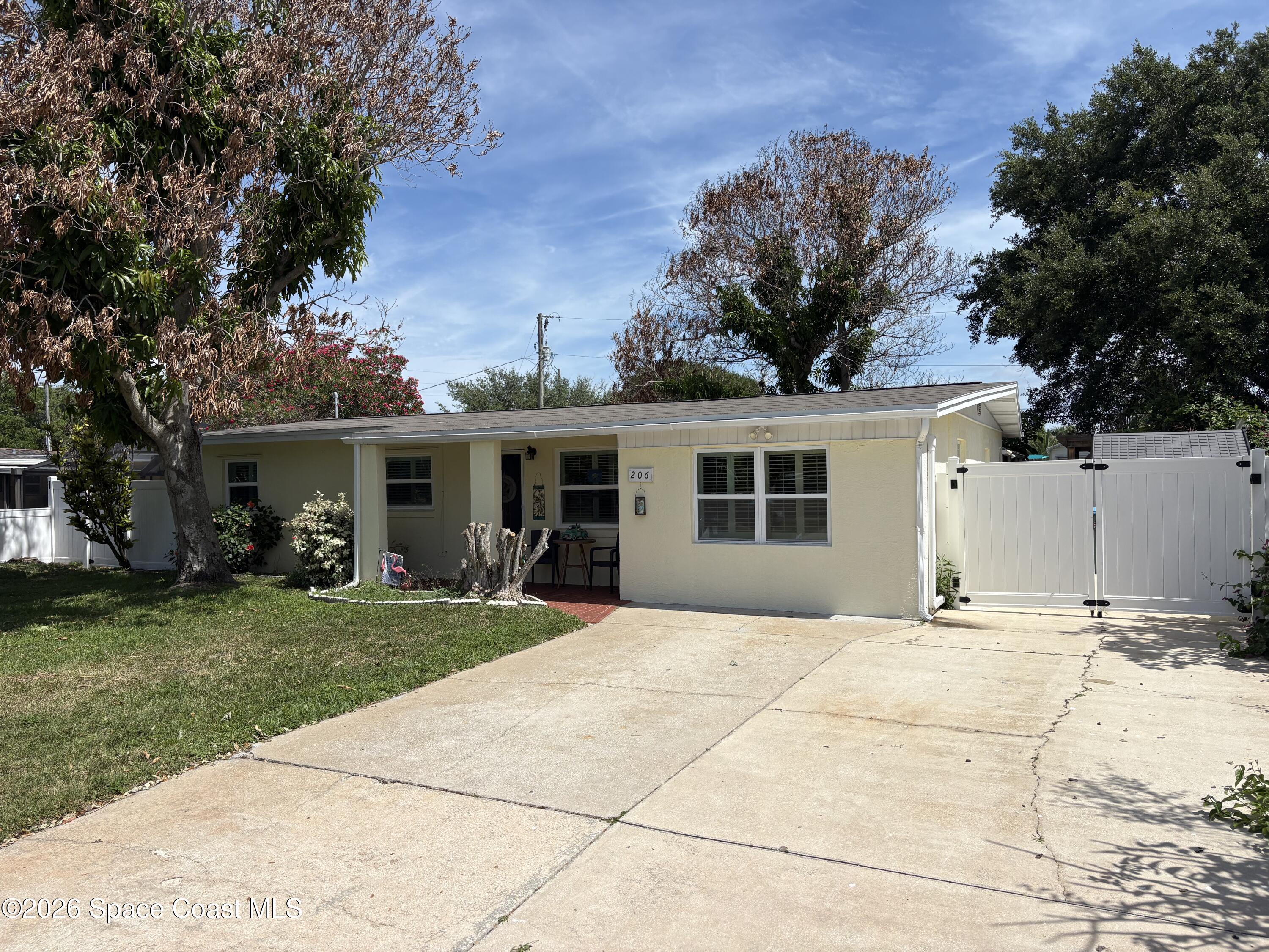 206 Harbor Drive — photo