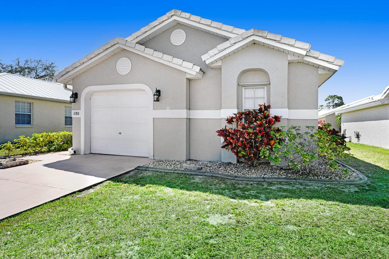 1180 Goldenrod Circle NE — photo
