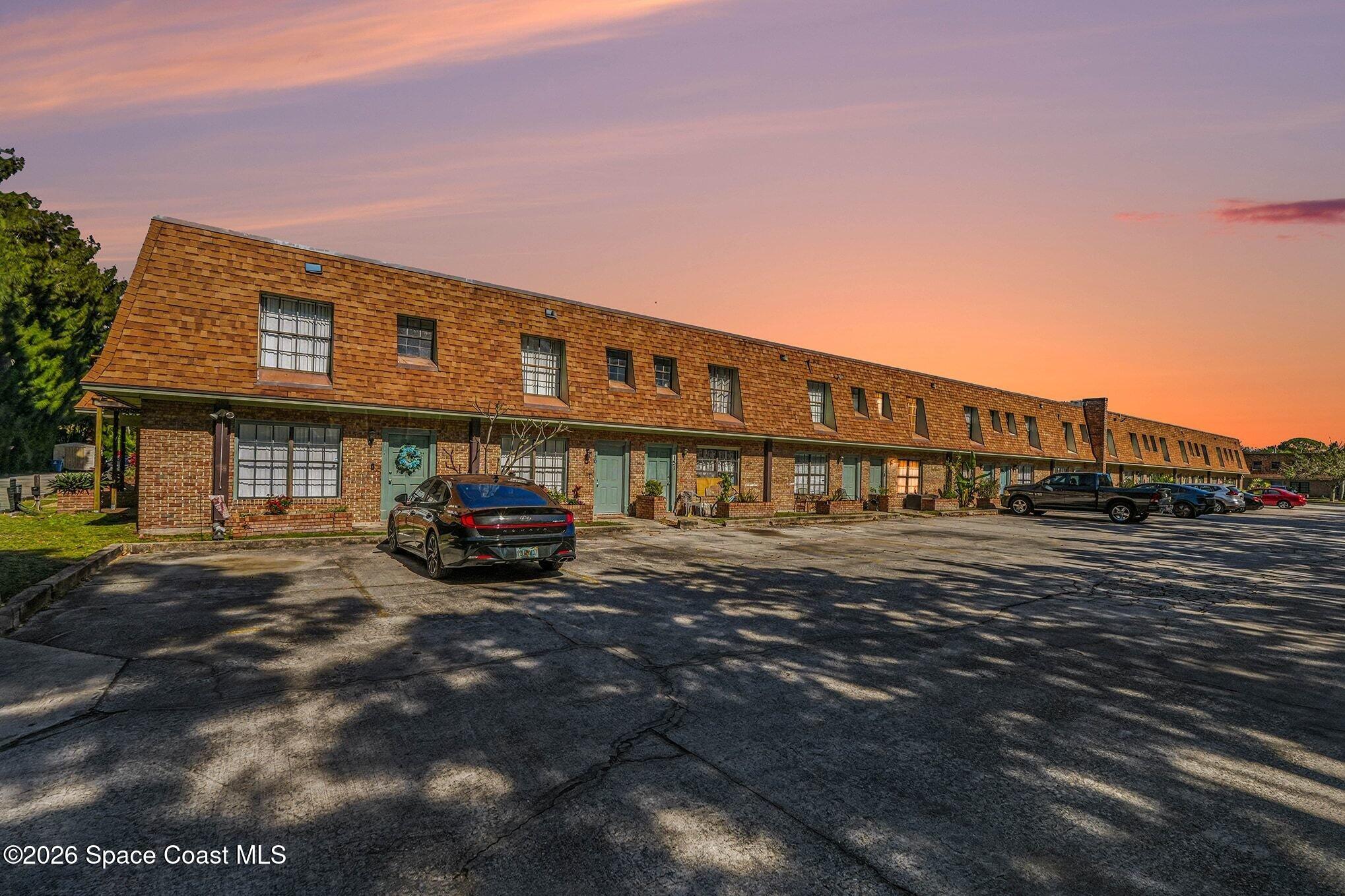 1300 Arlington Lane NE 123 — photo