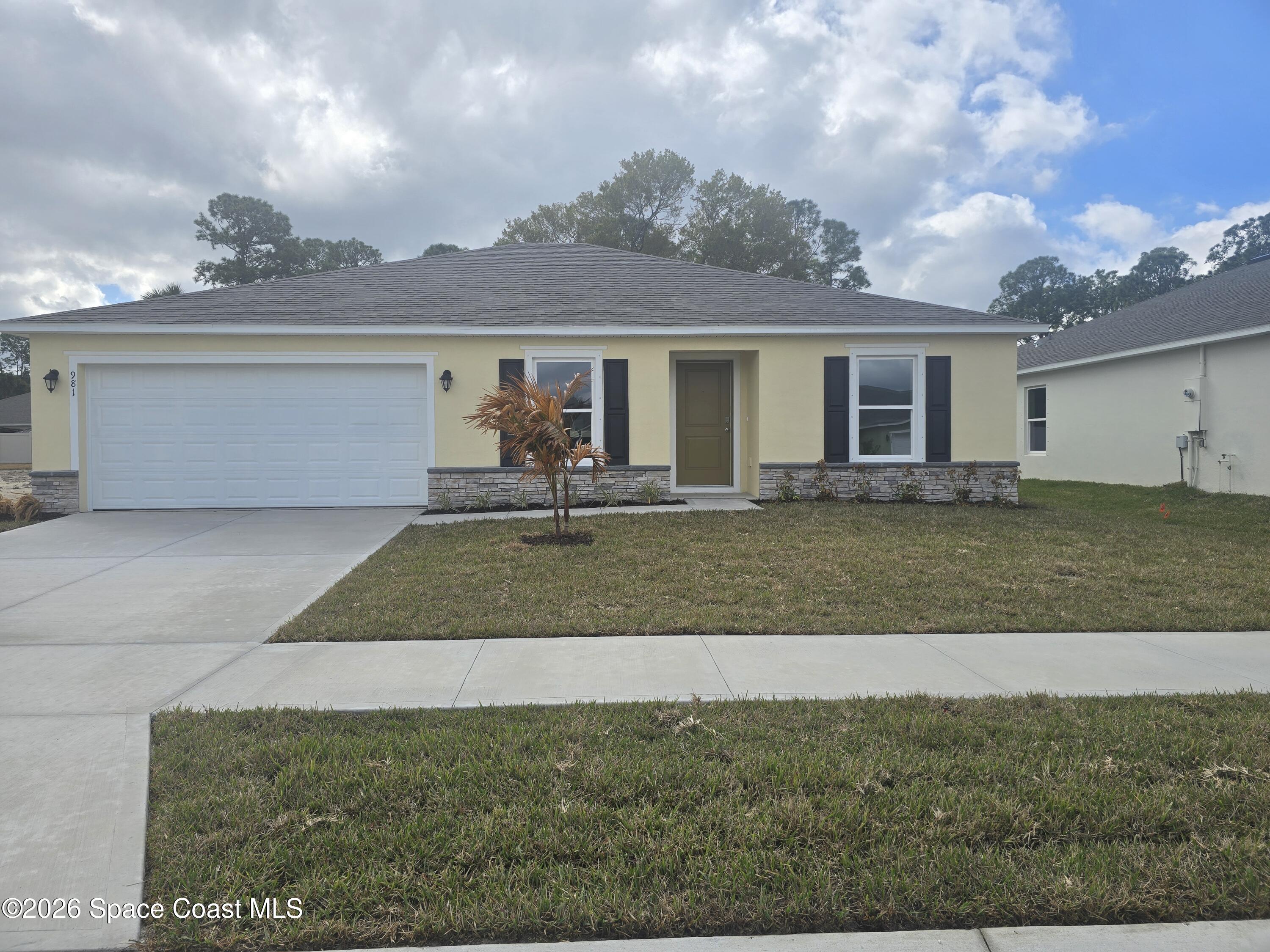 981 SW Richmond Circle SW — photo