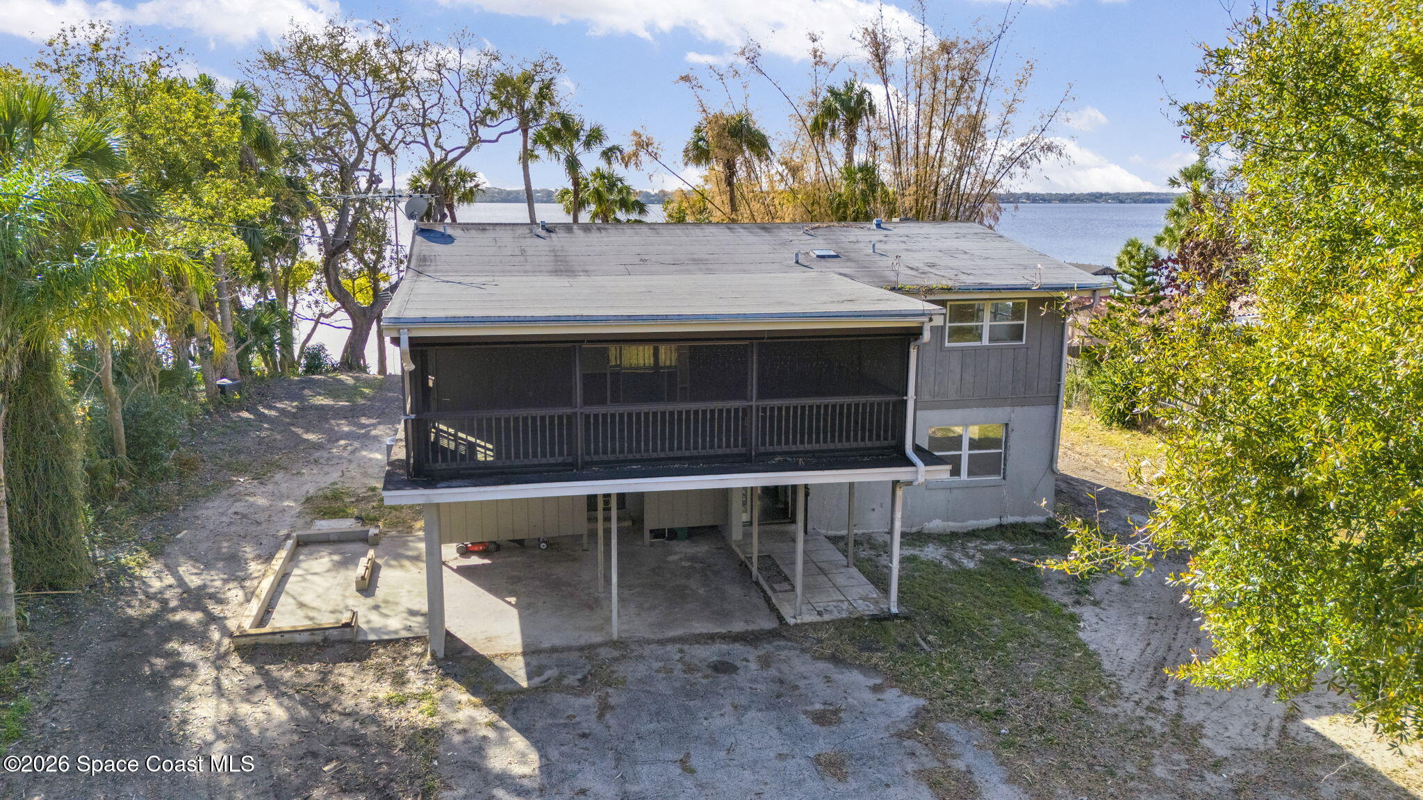 535 Robinhood Drive — photo
