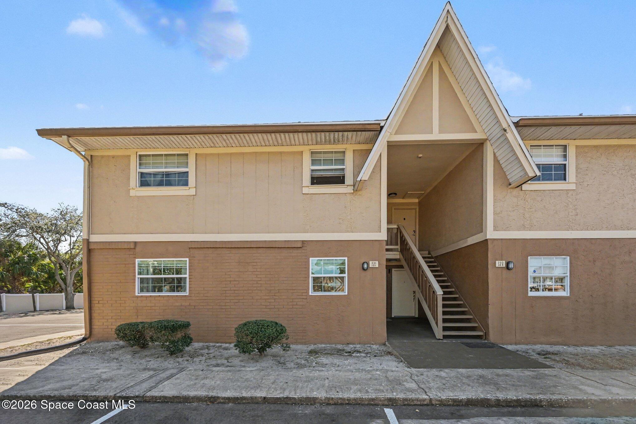 101 Bristol Lane 101 — photo