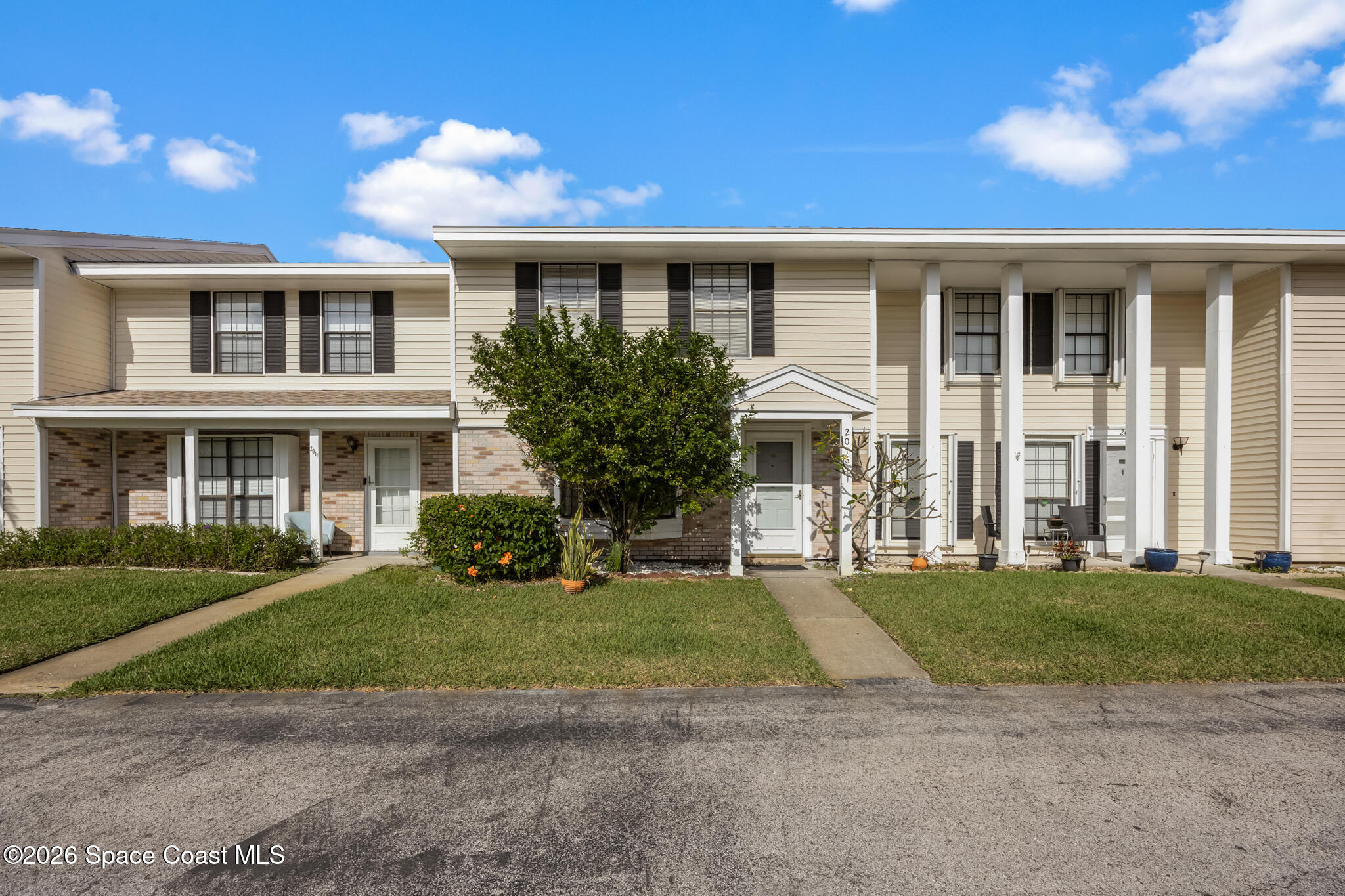 2016 Manor Drive NE — photo