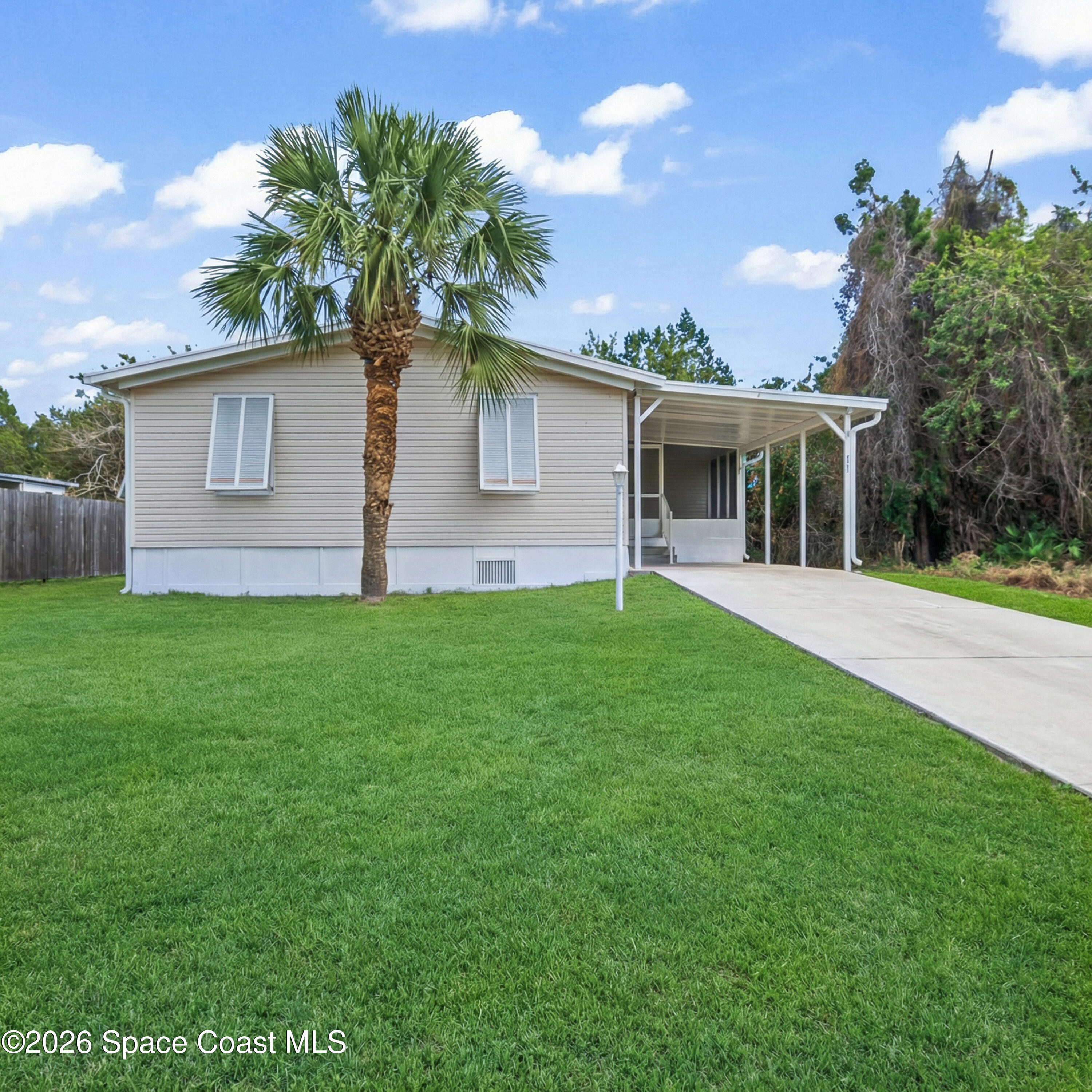 935 Falcon Drive — photo