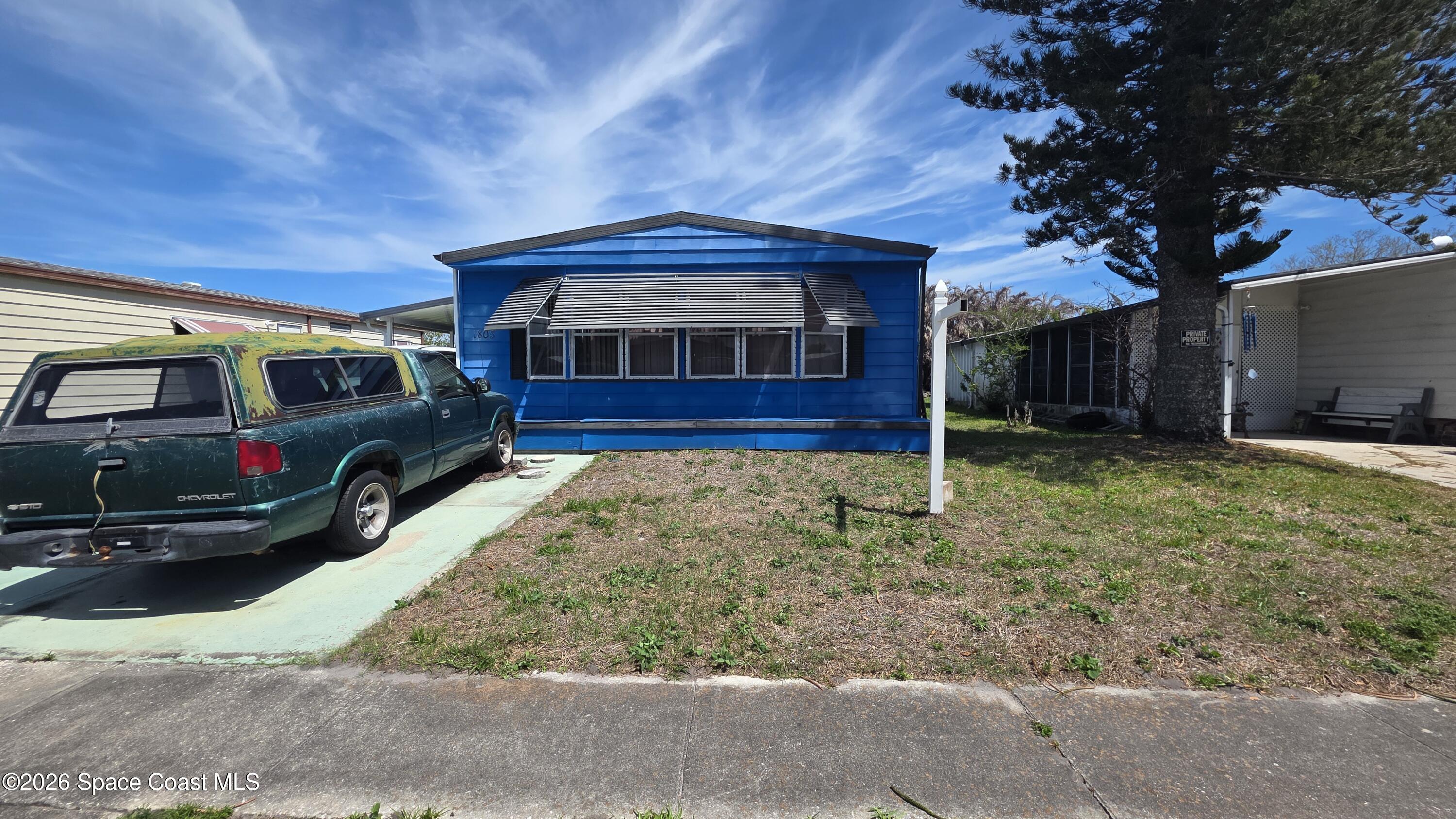 1805 Mango Street NE — photo