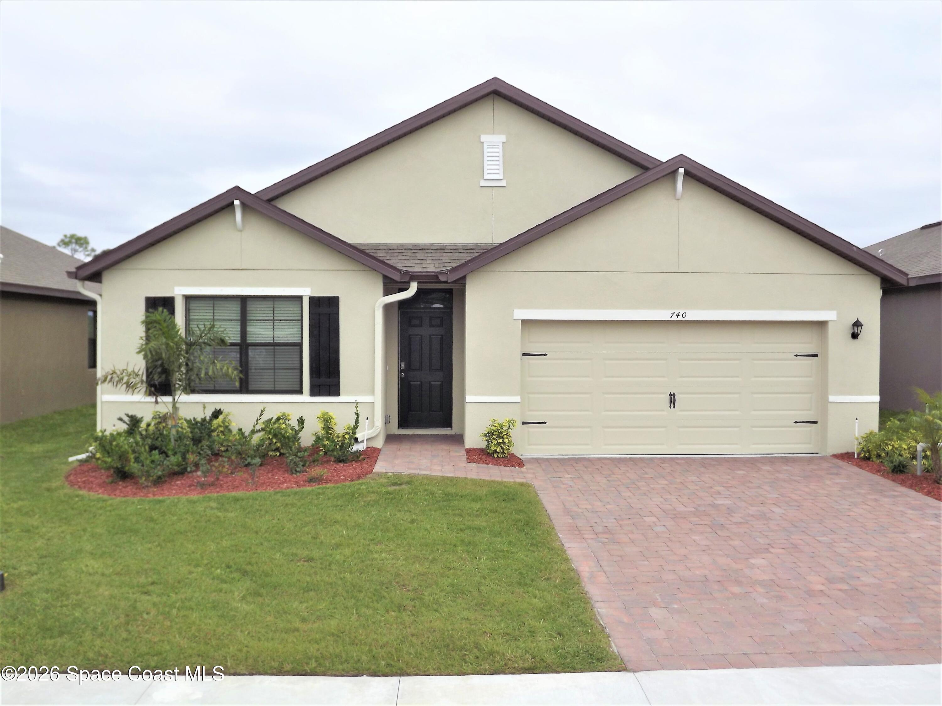 740 Acadia Court SE — photo