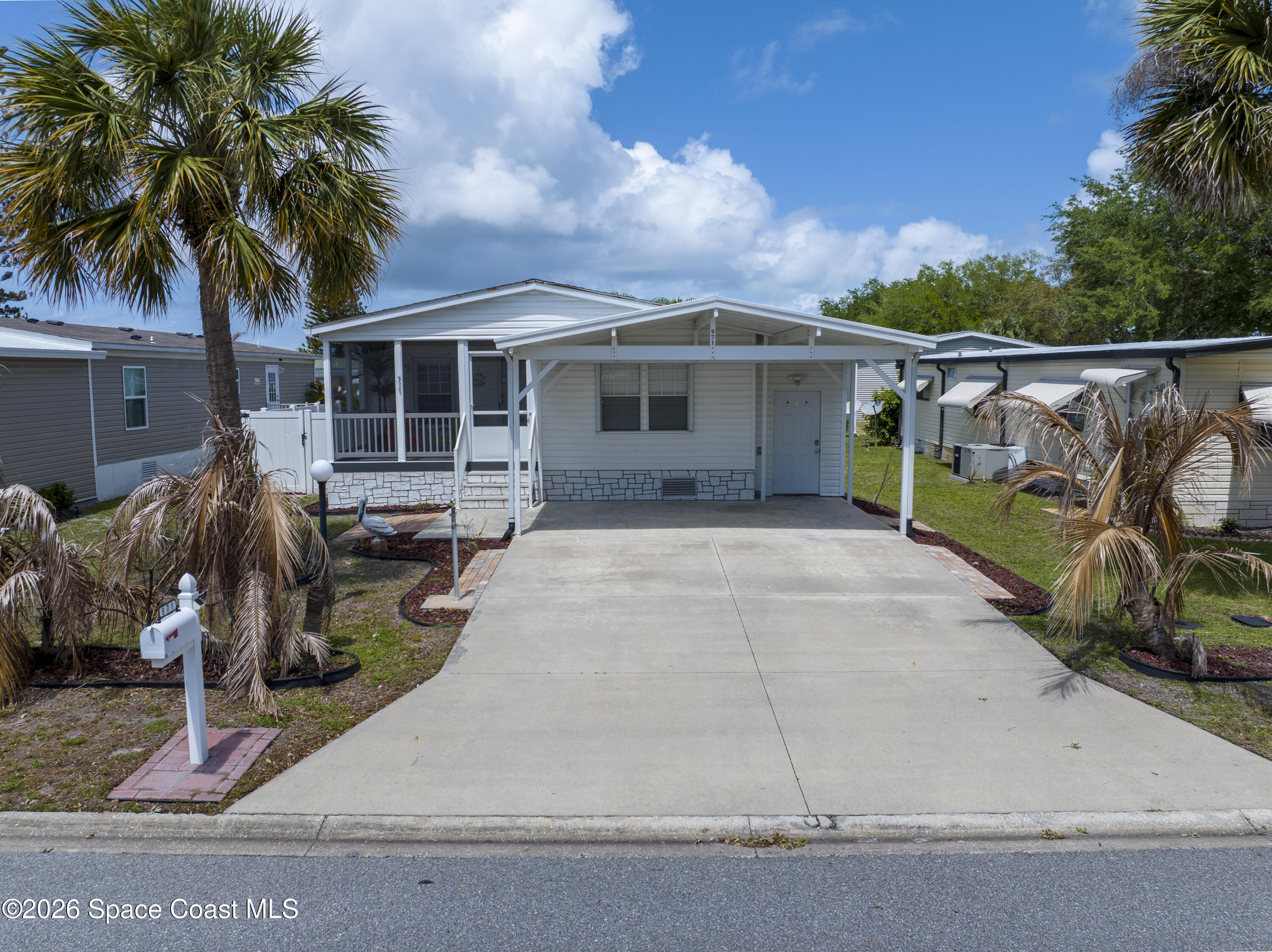 971 Laurel Circle — photo