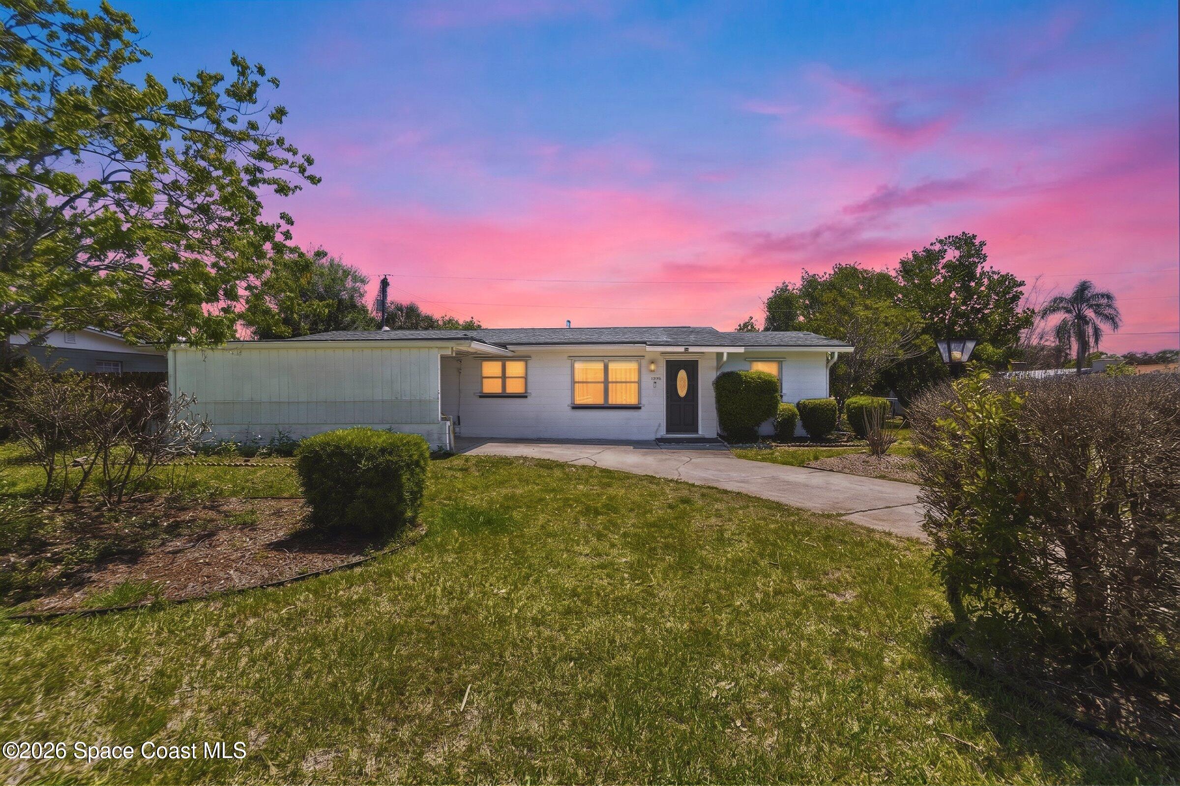 1395 Ashwood Drive — photo