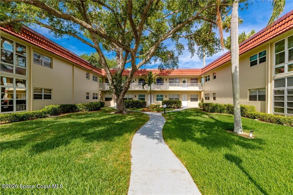 17 Vista Palm Lane 201 — photo
