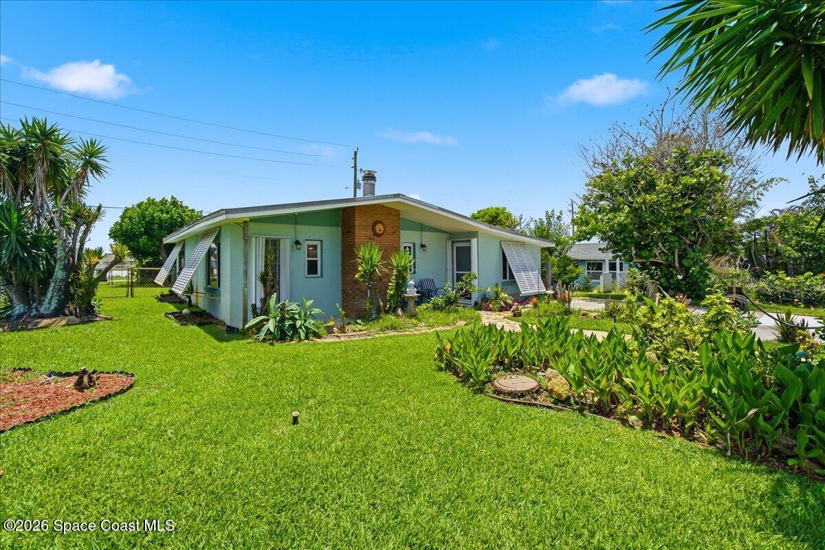 241 Avenida Central — photo