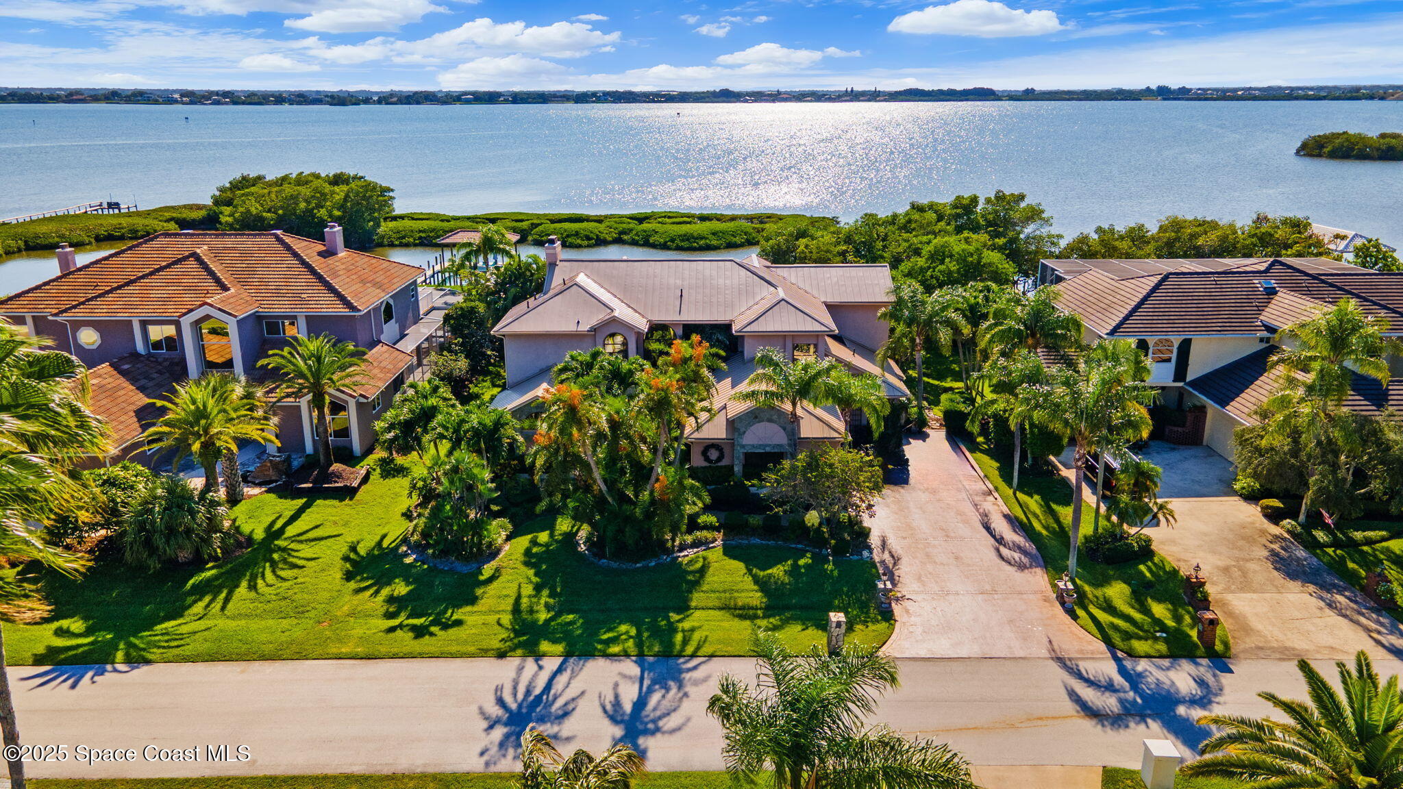 484 Lanternback Island Drive — photo