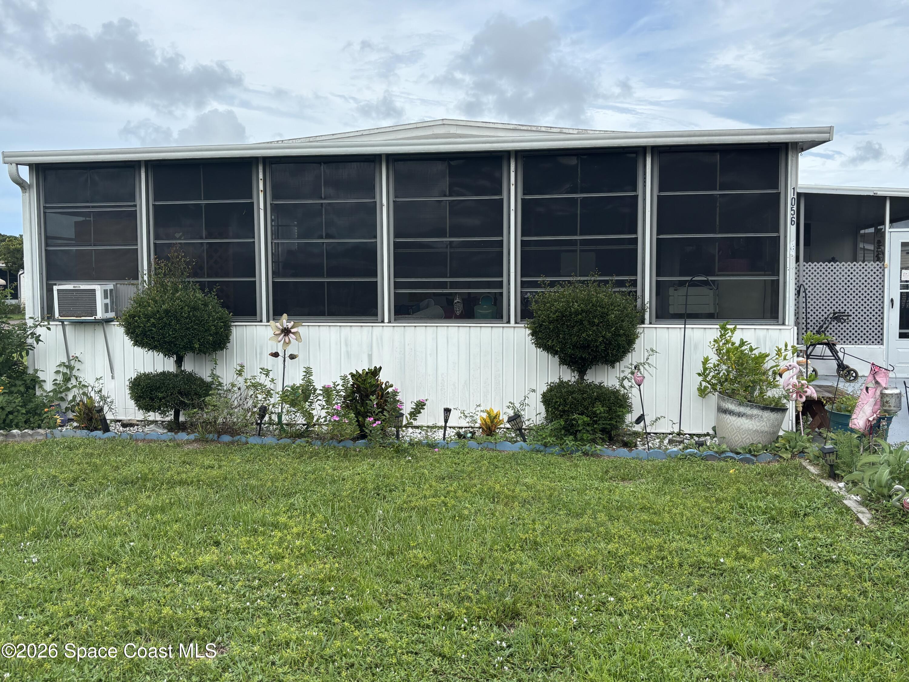 1056 Wood Court NE — photo