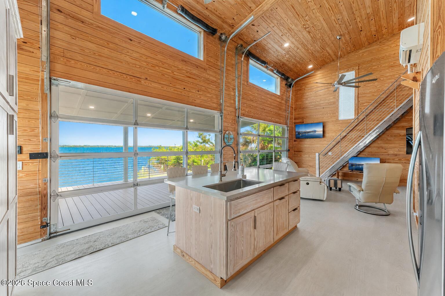 25 Vip Island B — photo
