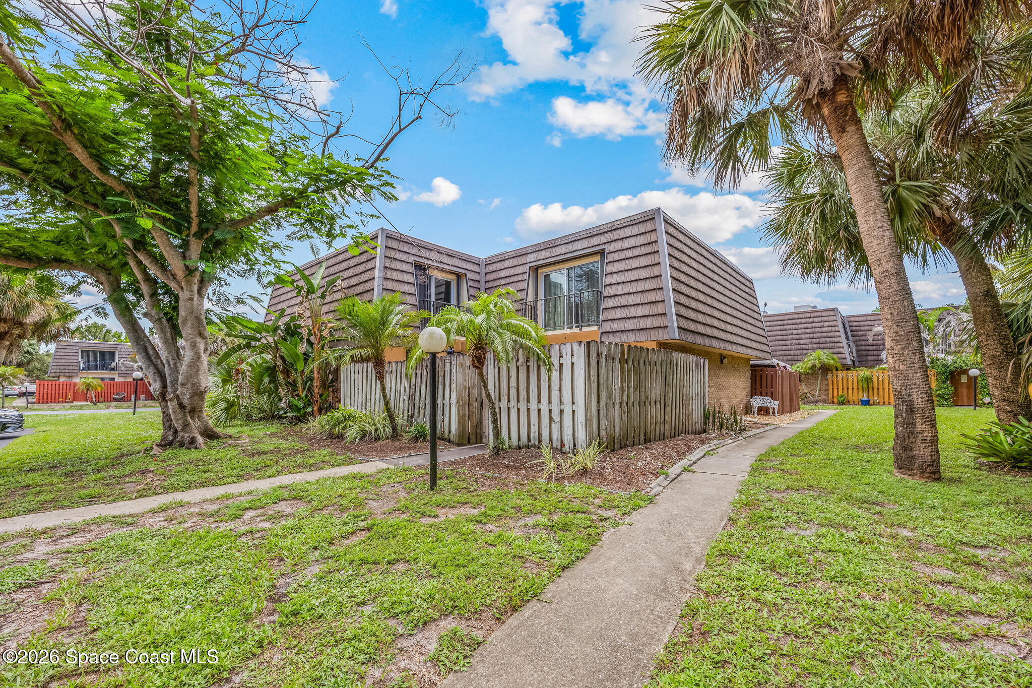 2715 Vista Oaks Circle NE — photo