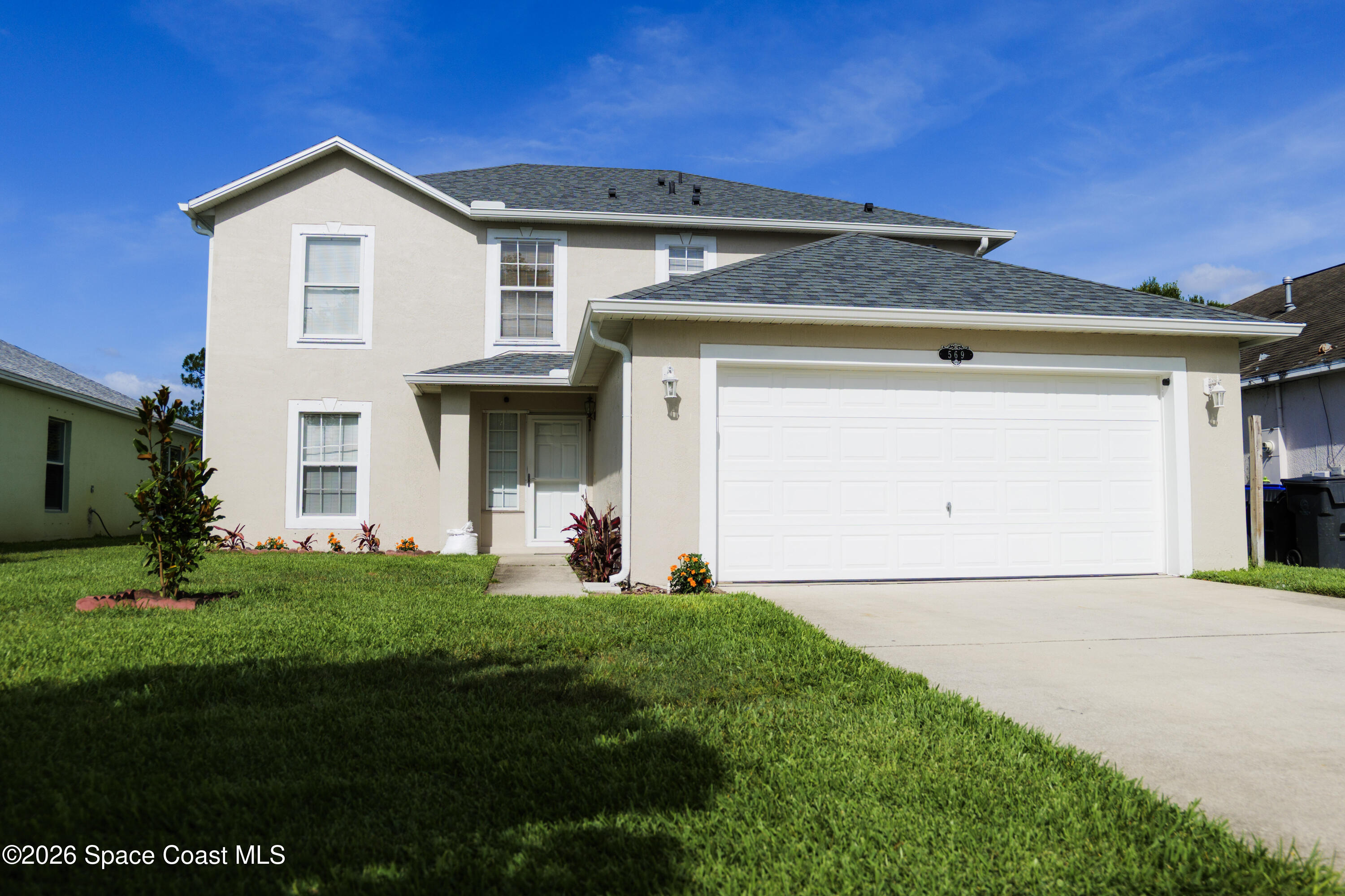 569 Macon Drive E — photo