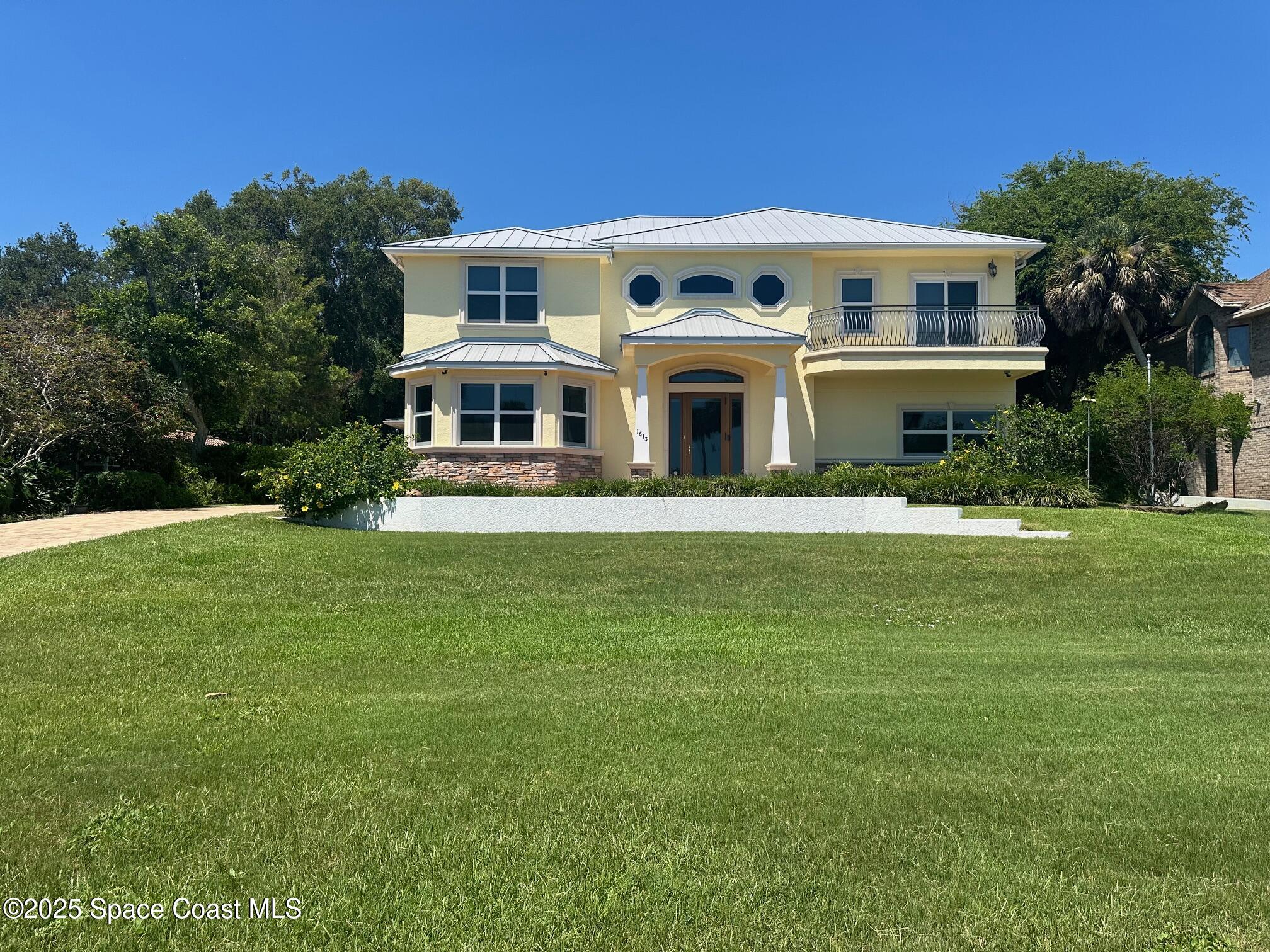 1613 N Indian River Drive — photo