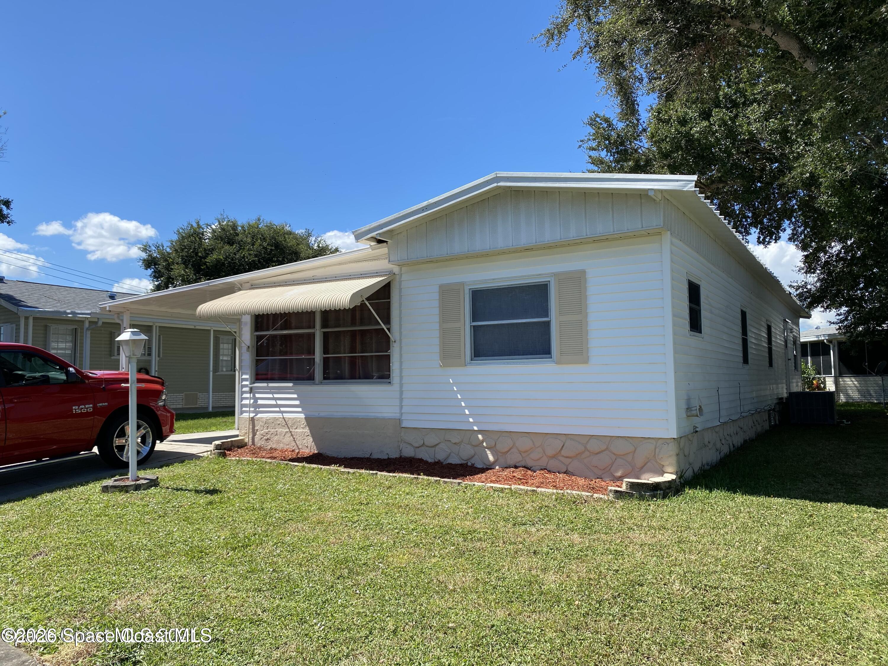 703 Lark Drive — photo