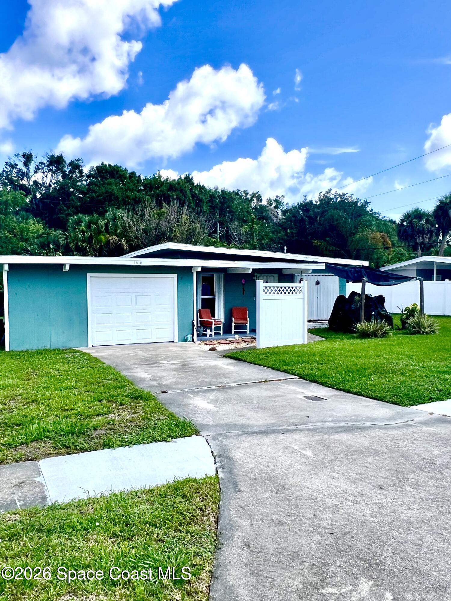 1616 Smith Drive — photo