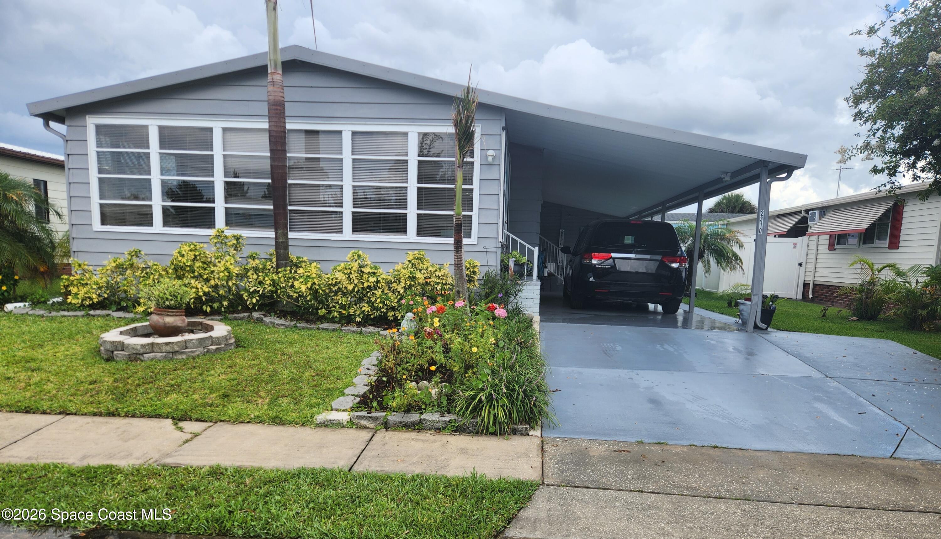 2310 Coconut Palm Drive NE — photo