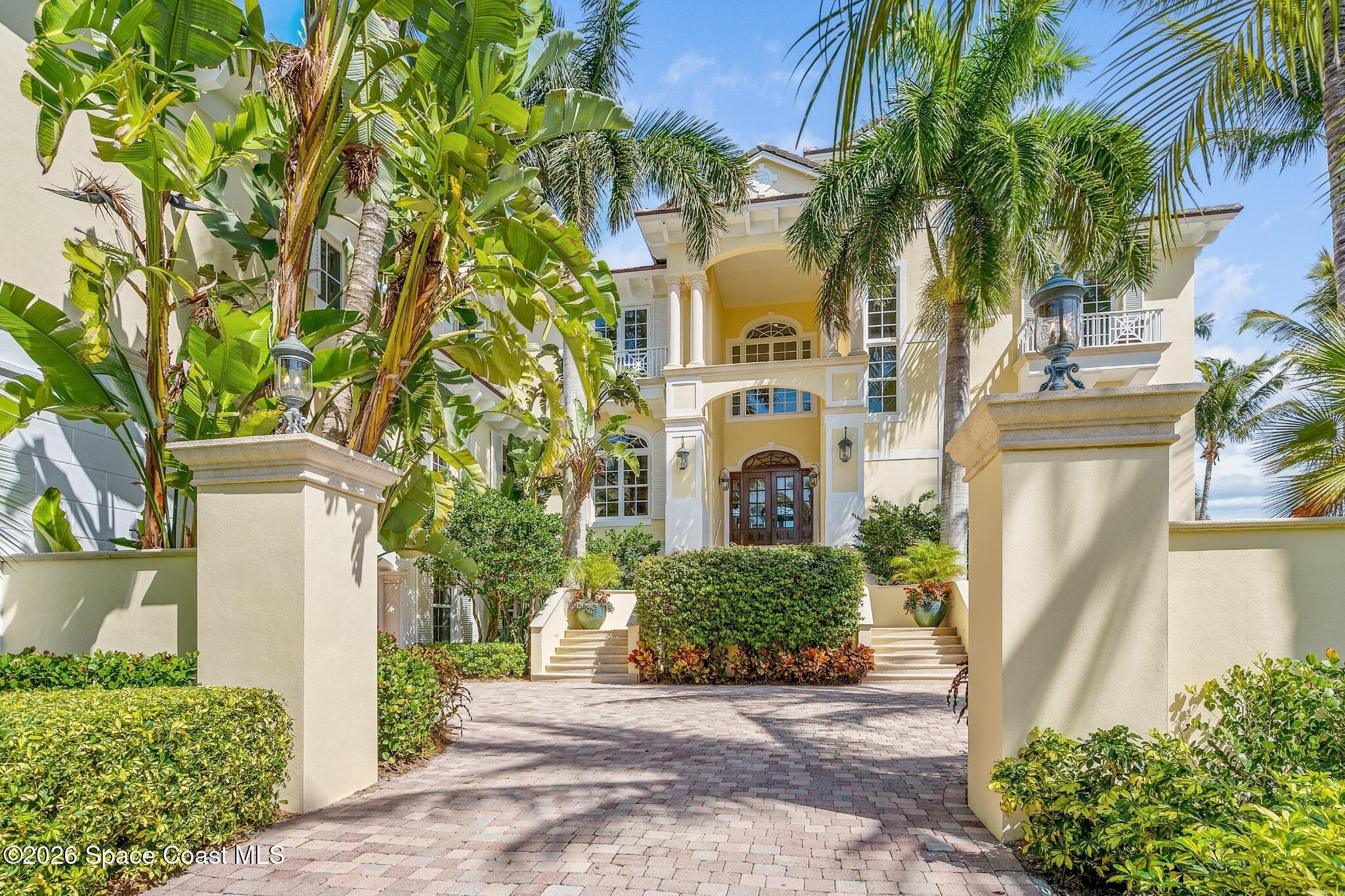 211 Beachside Drive — photo