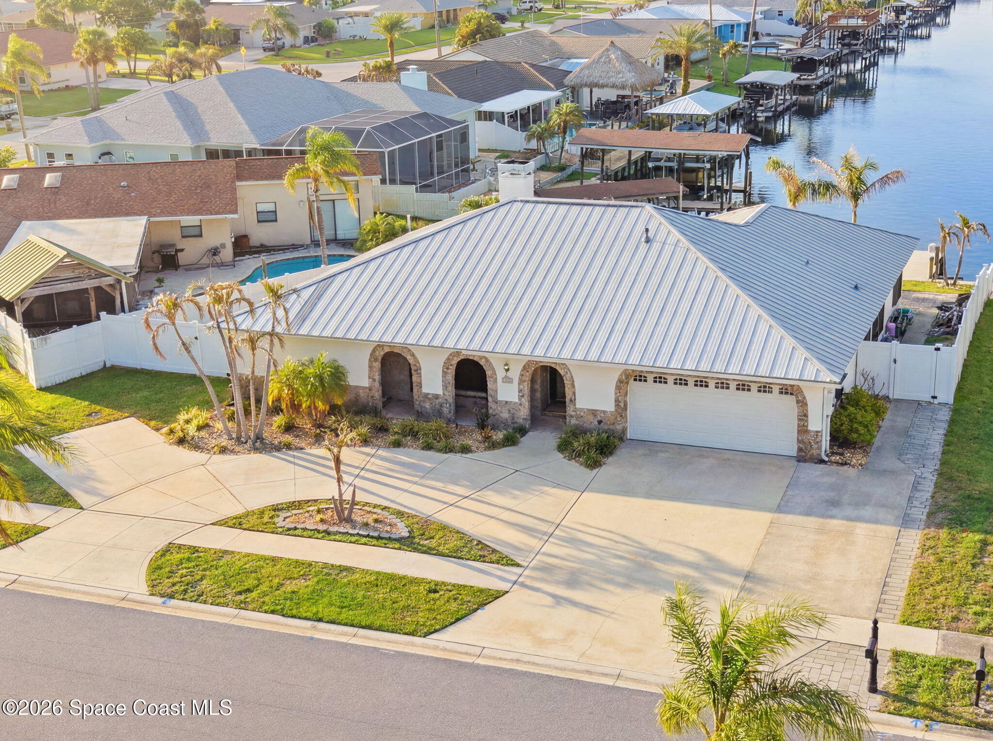 1525 Sykes Creek Drive — photo