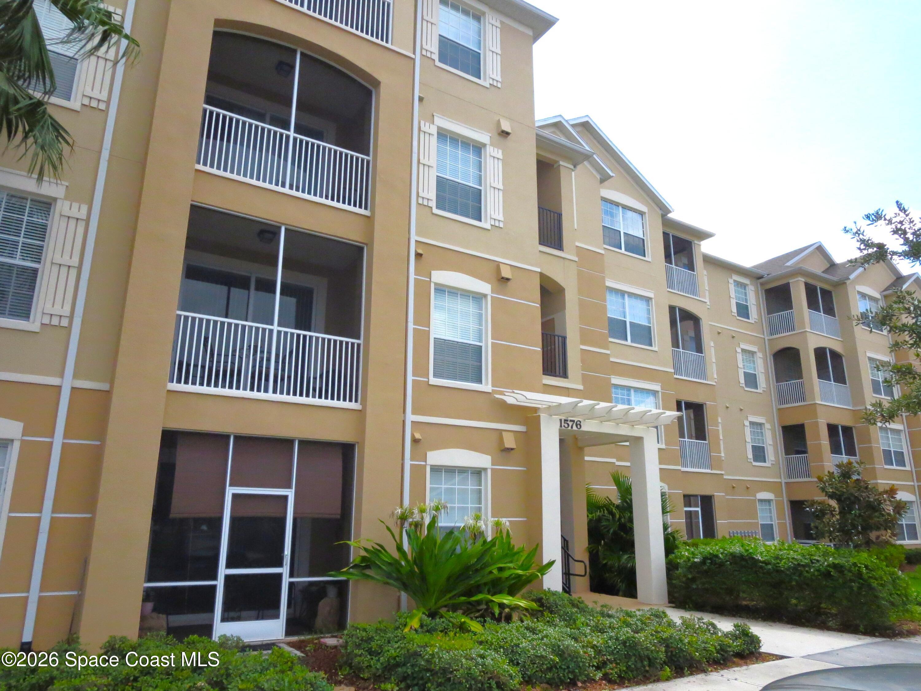 1576 Peregrine Circle 208 — photo