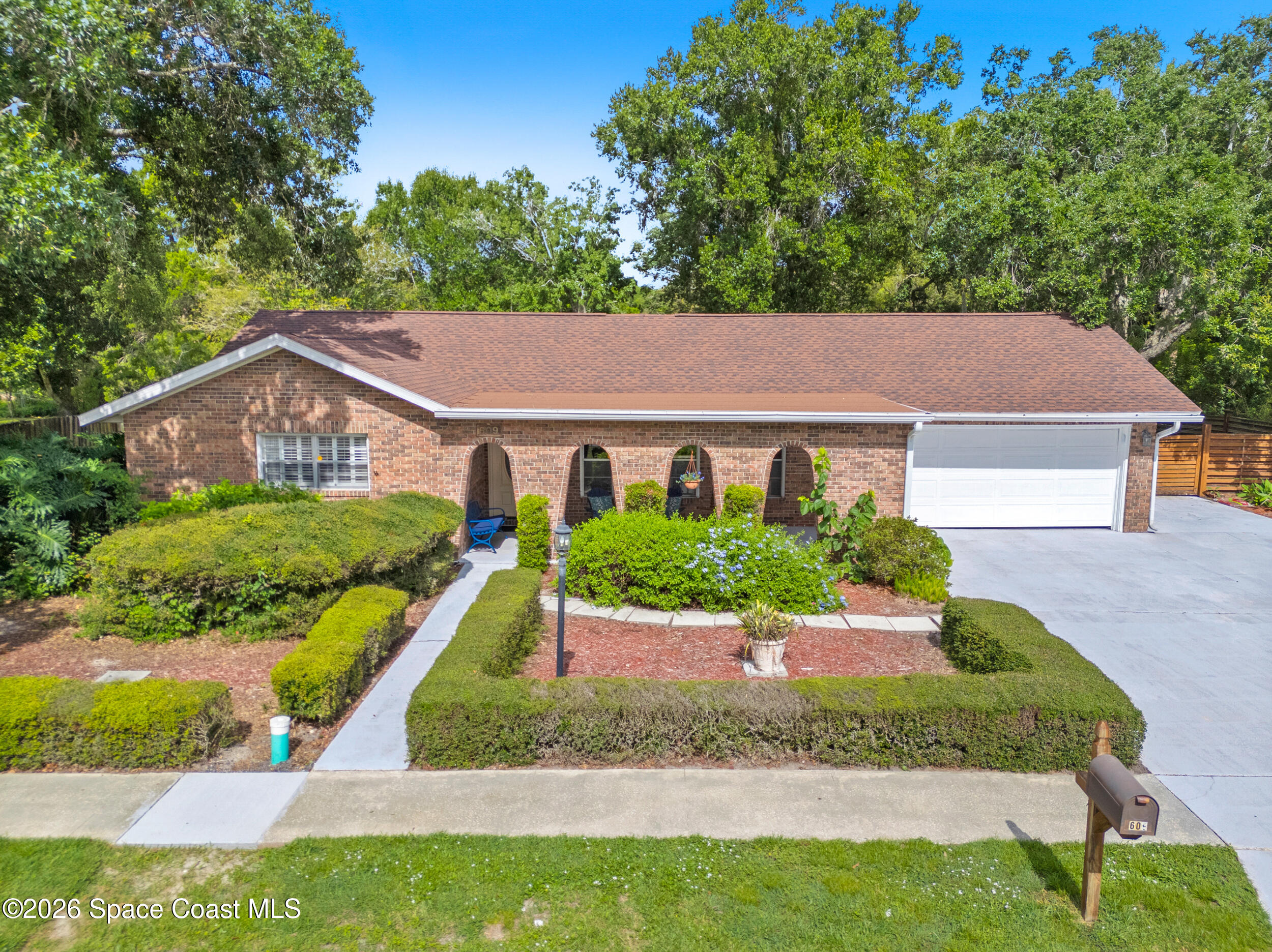609 Manor Place — photo