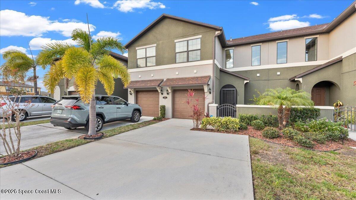 1320 Lara Circle 103 — photo