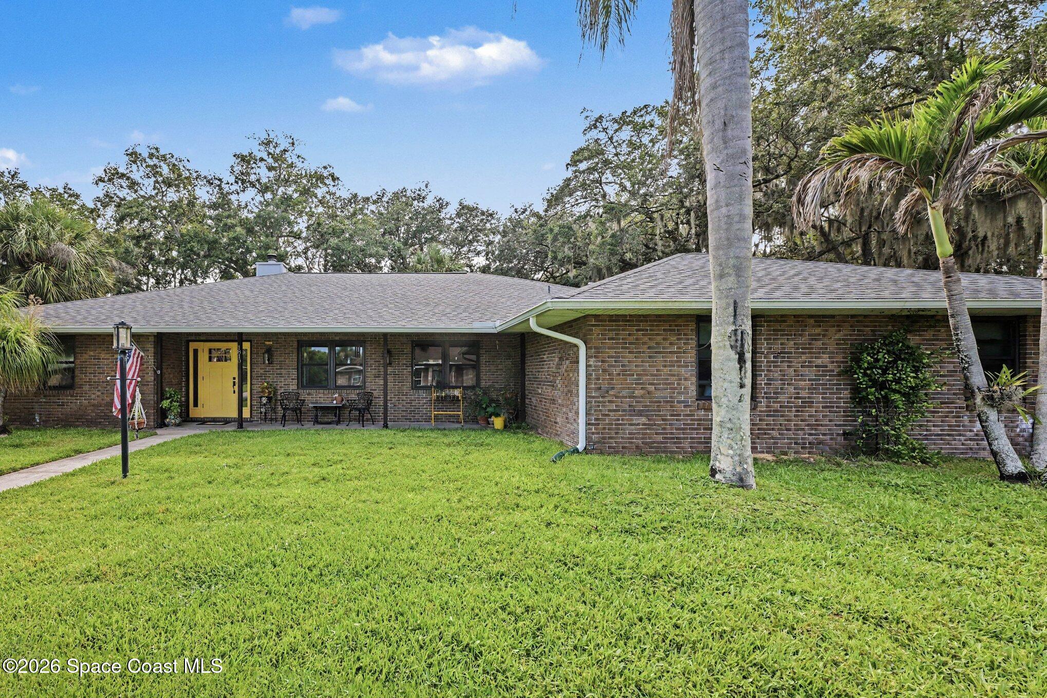 1810 Whispering Oaks Circle — photo