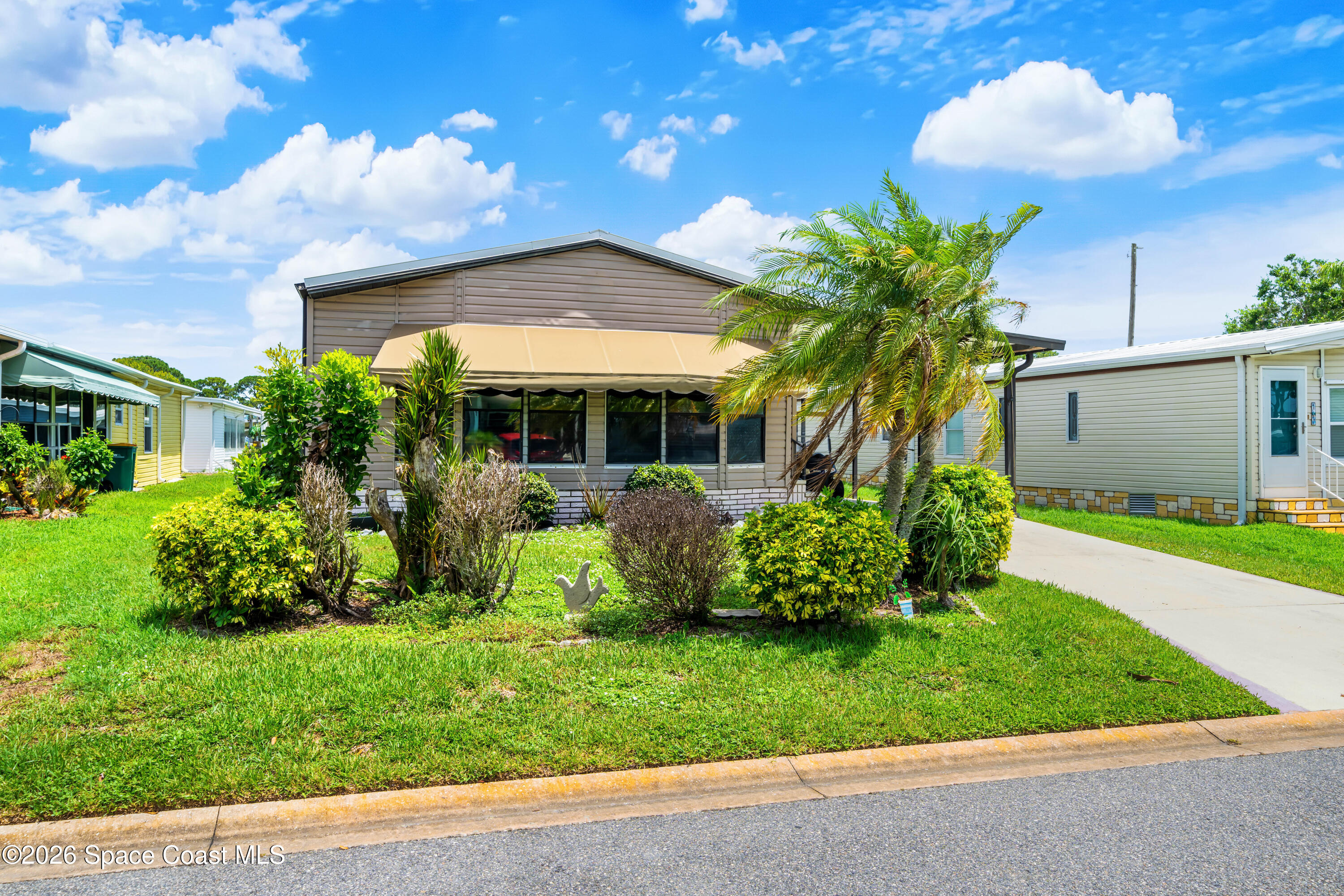 602 N Dolphin Circle — photo