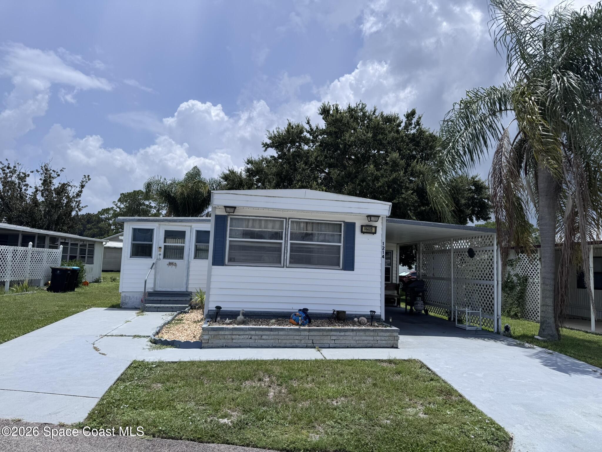 1214 Dove Court NE — photo