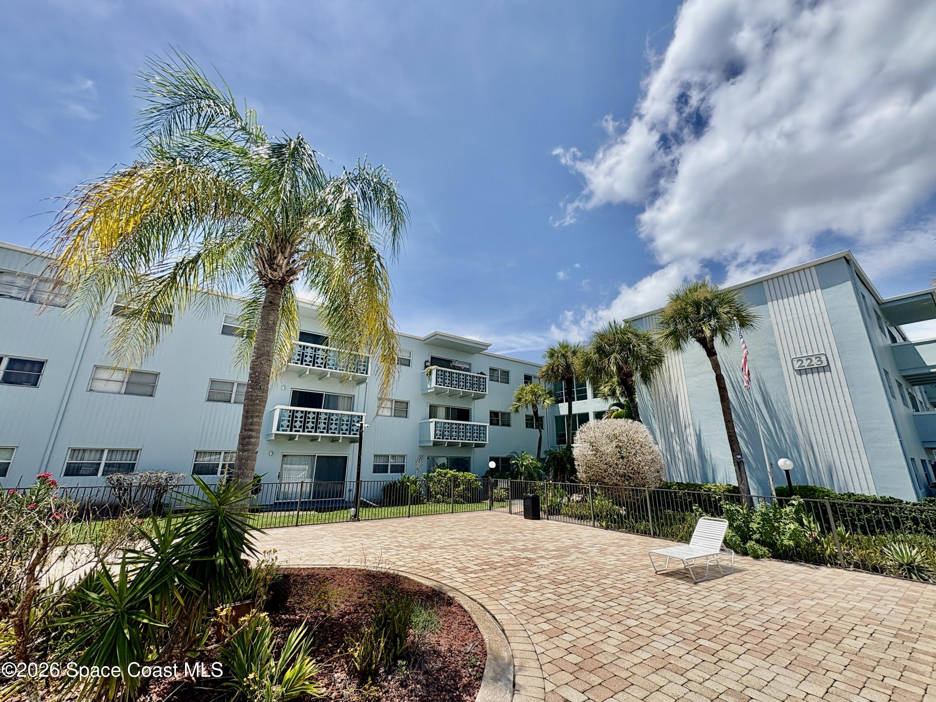223 Columbia Drive 127 — photo