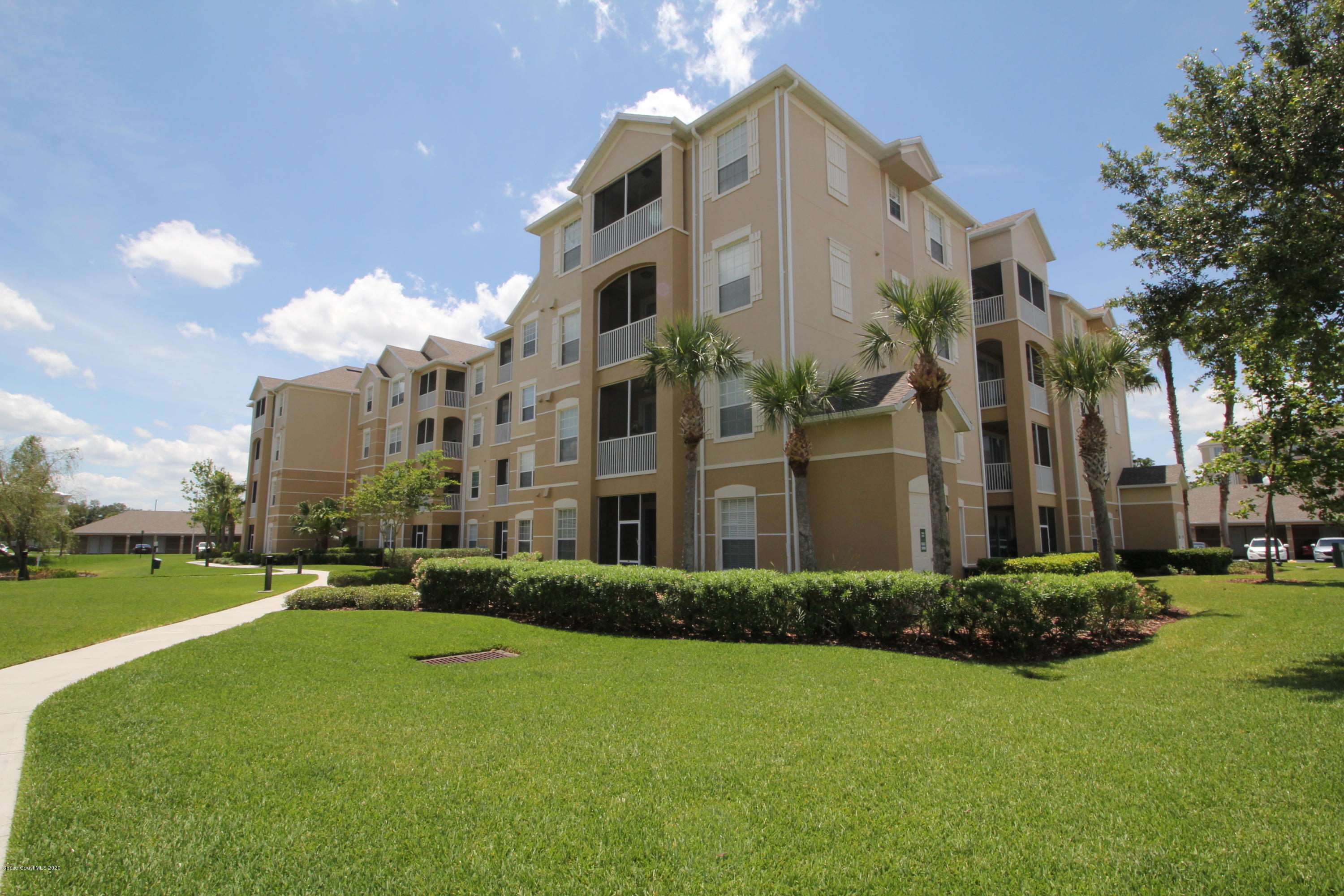 1576 Peregrine Circle 402 — photo