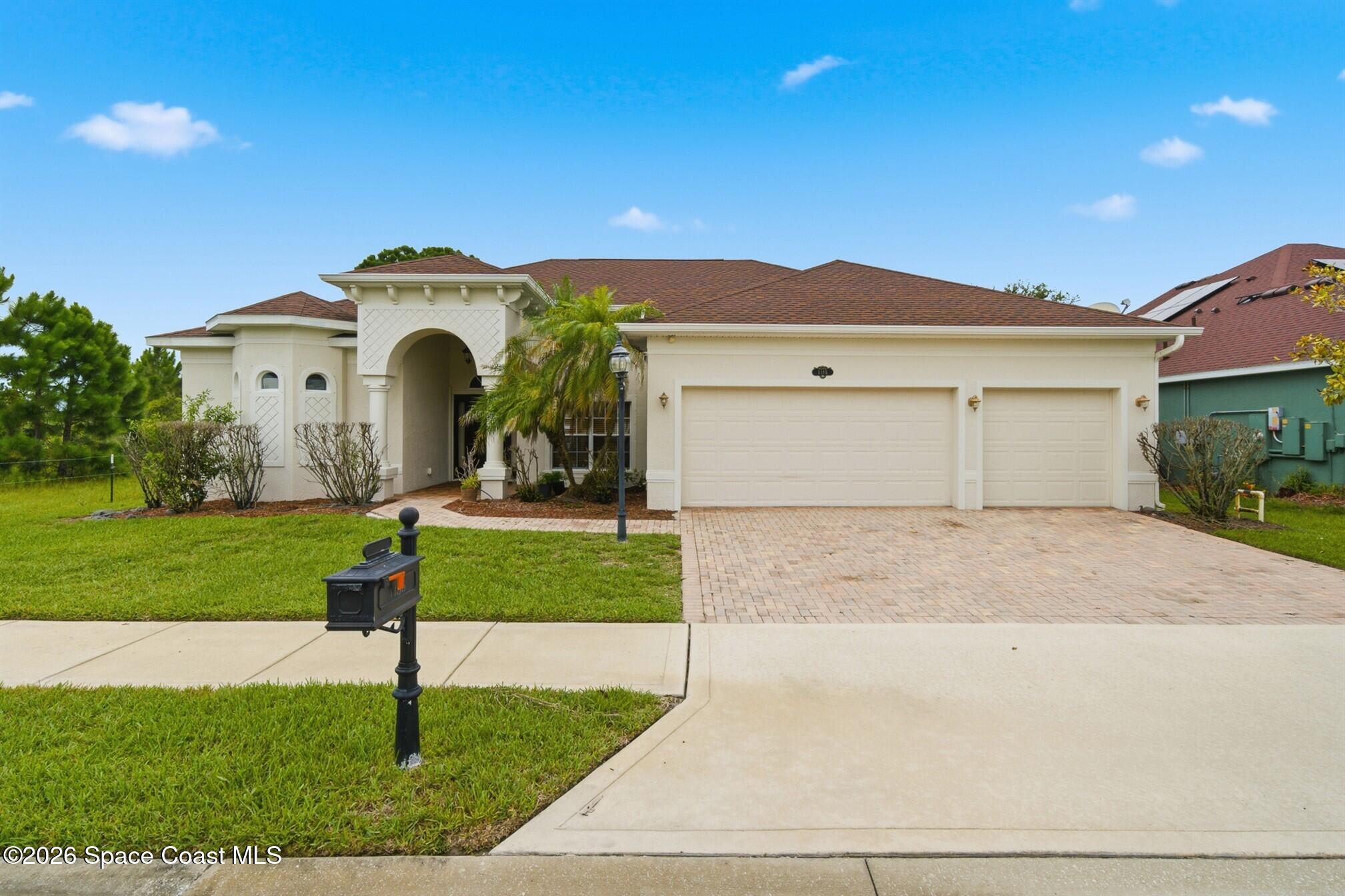 1185 Dromin Lane — photo