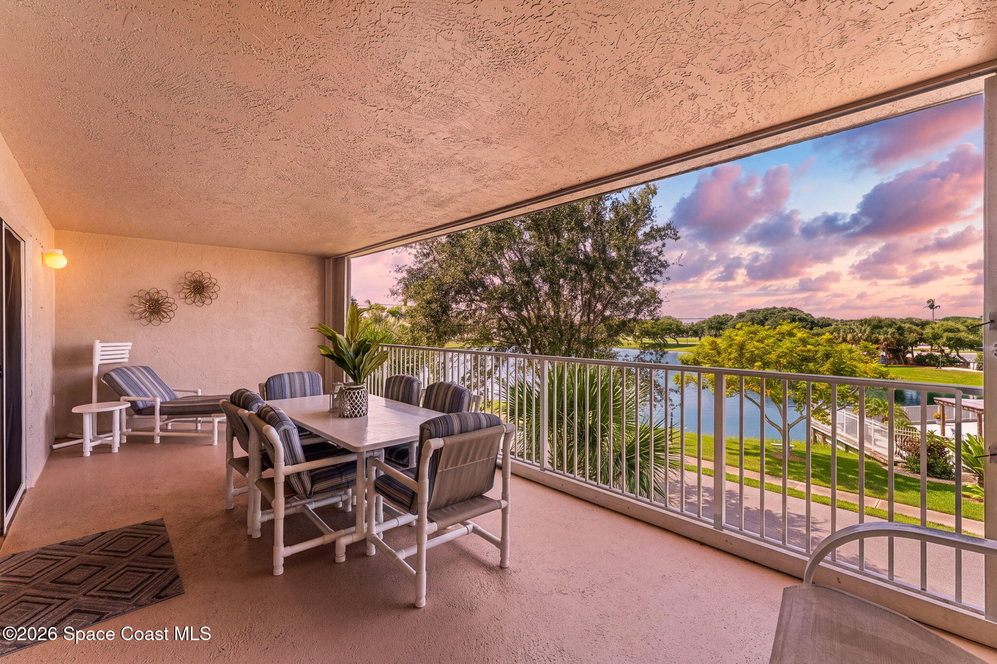 604 Shorewood Drive B302 — photo