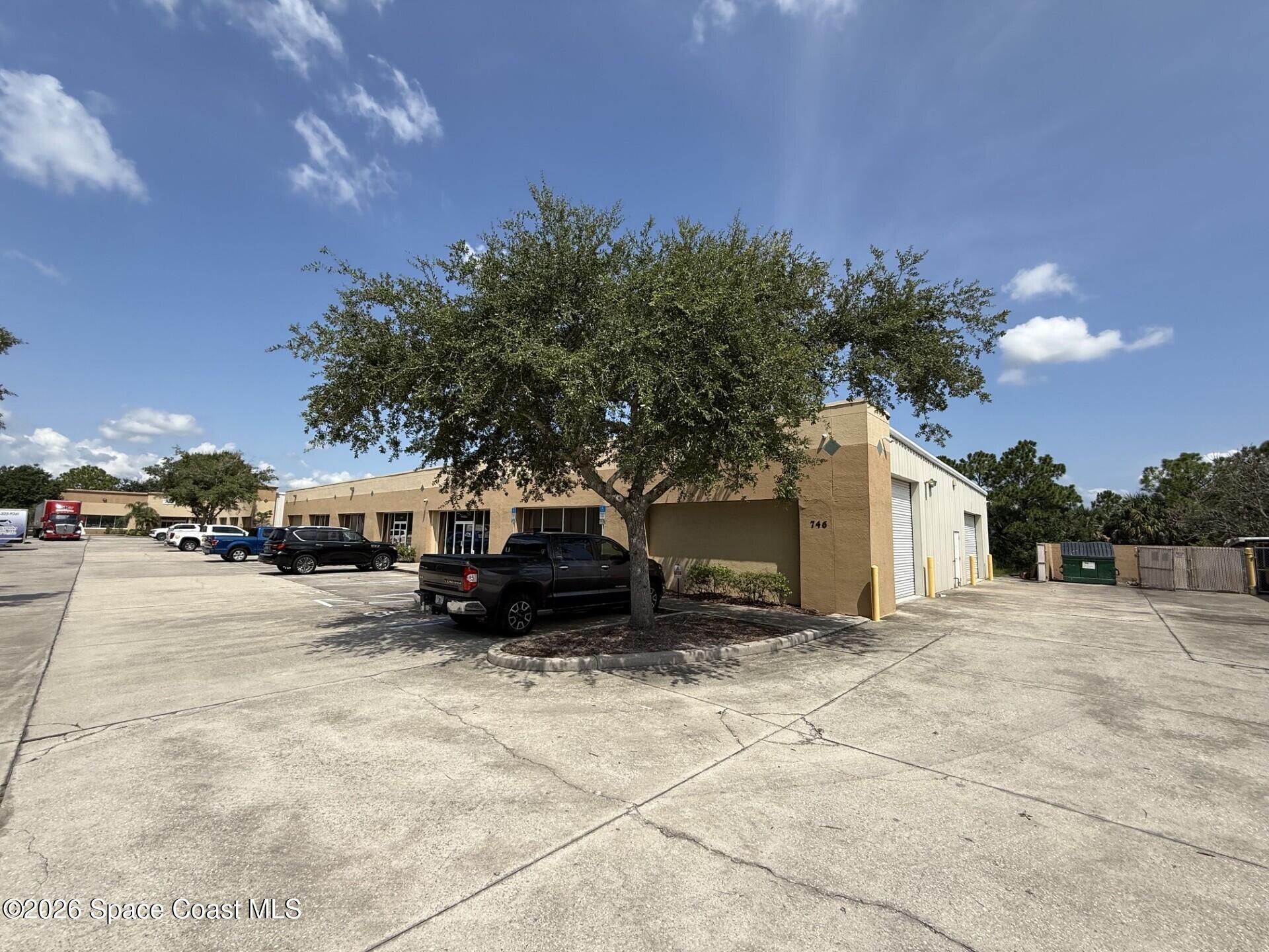 746 North Drive Suite a (4,600 Sf) — photo