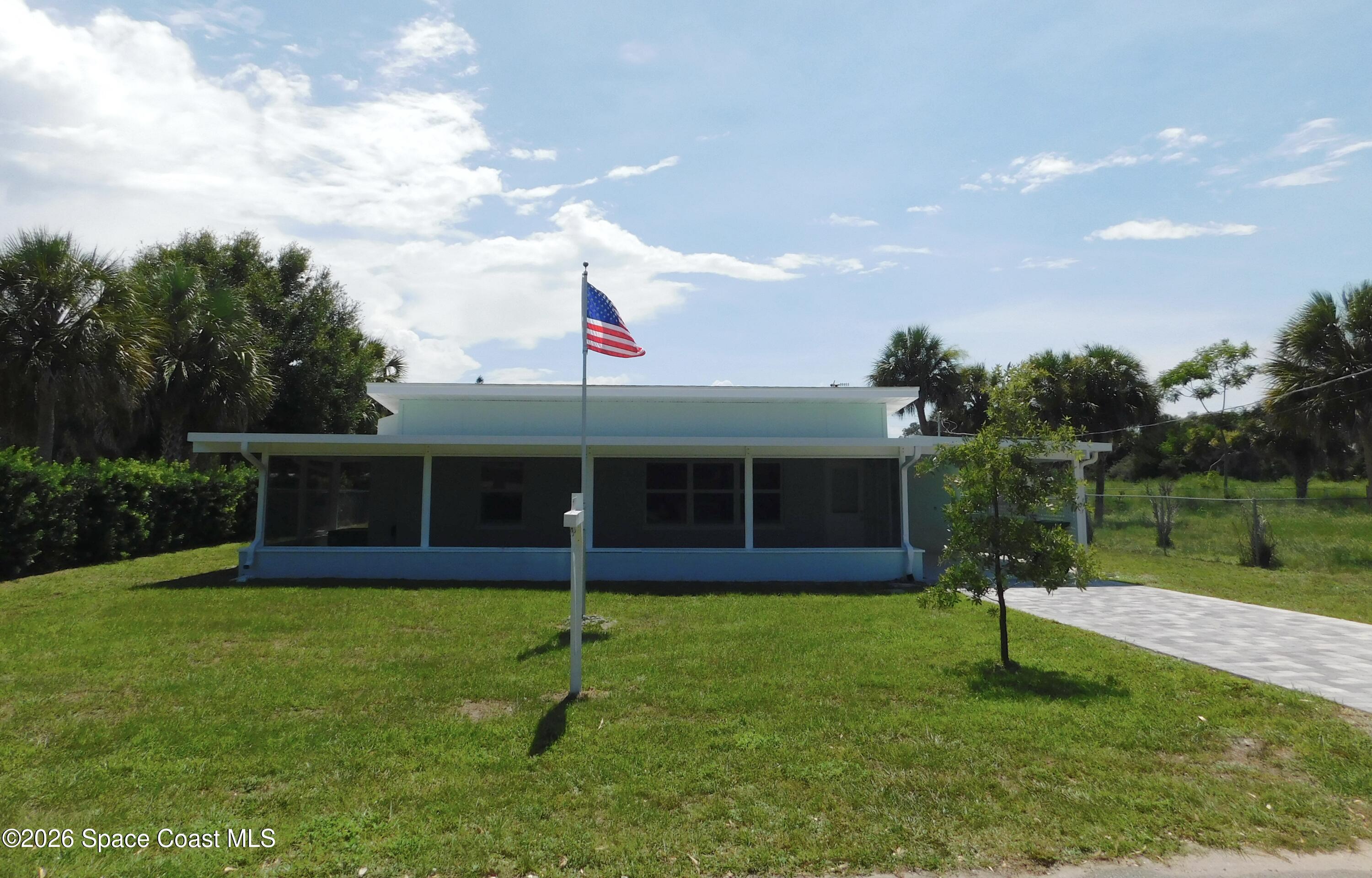 9896 Pine Street — photo