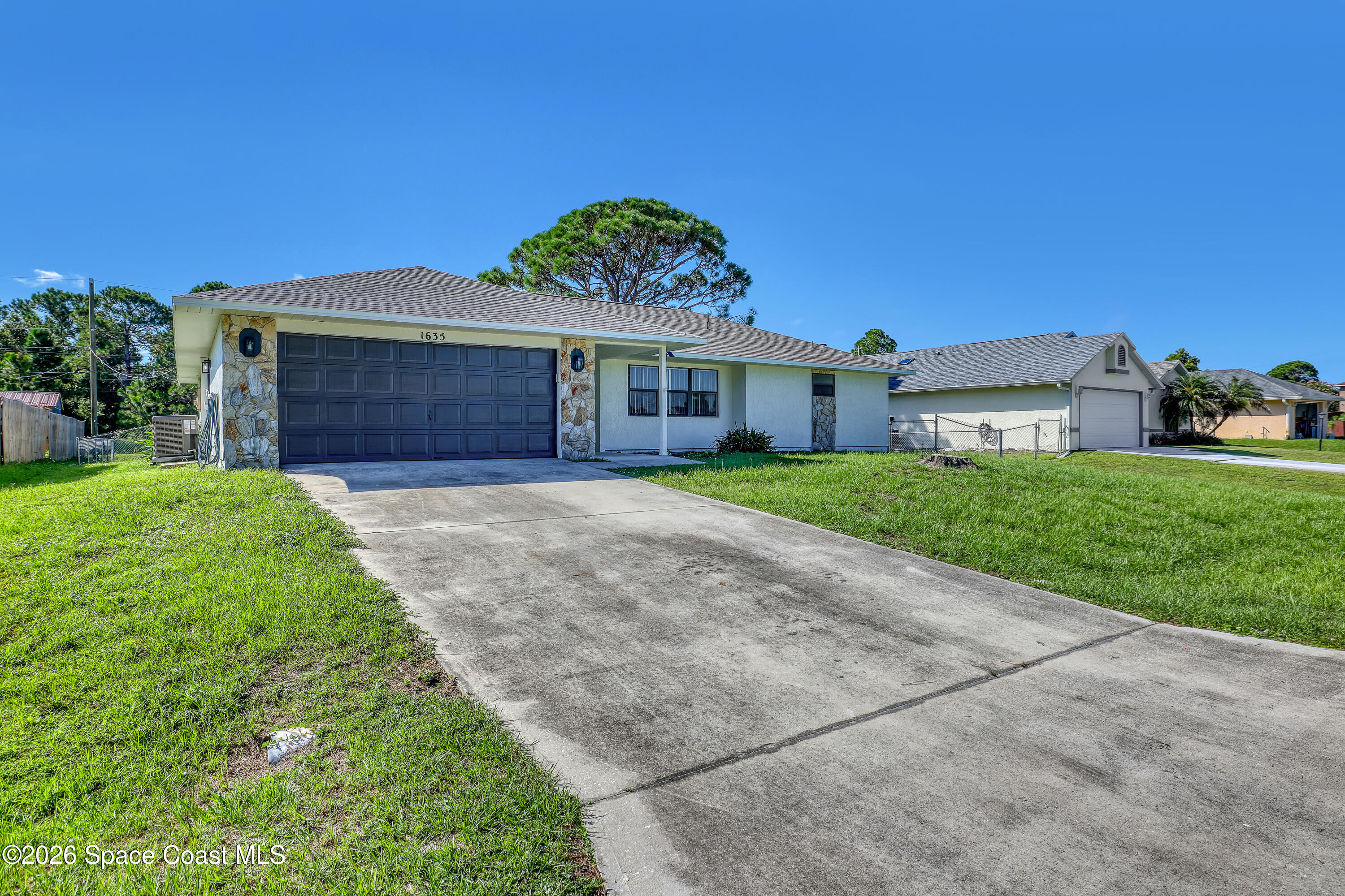 1635 Adview Road SE — photo