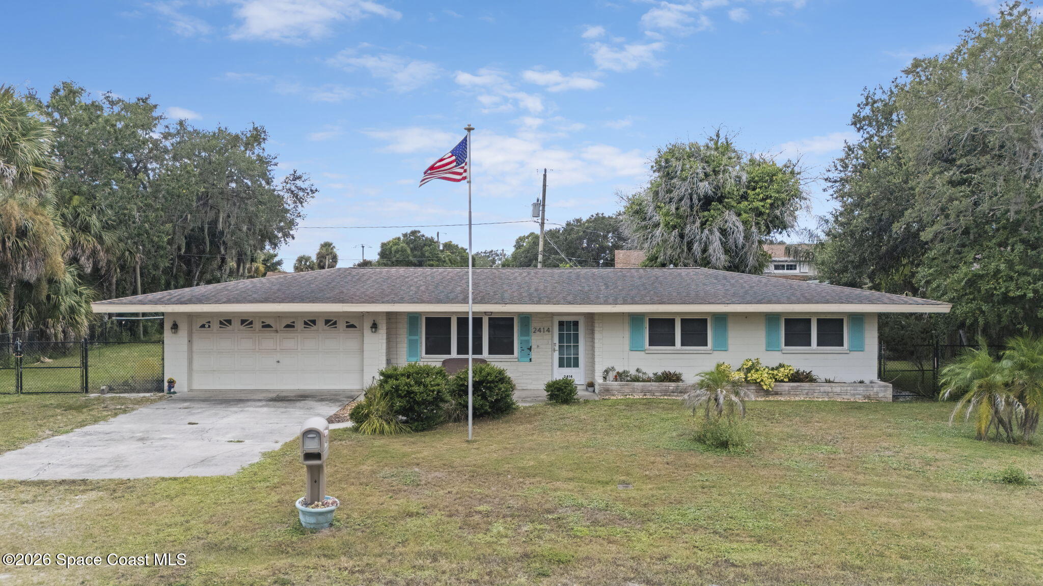 2414 Greenway Drive — photo