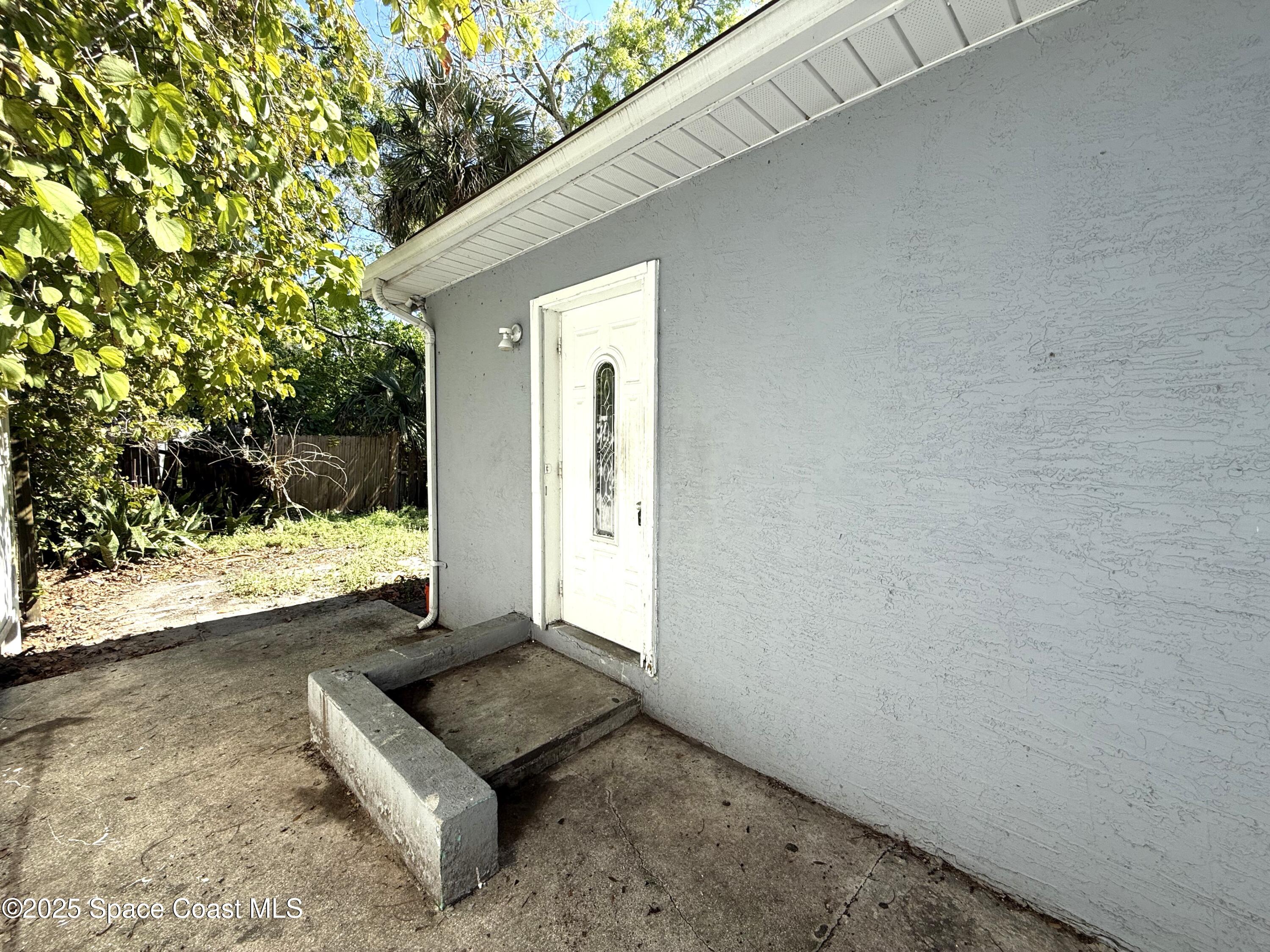 415 S Robbins Avenue B — photo
