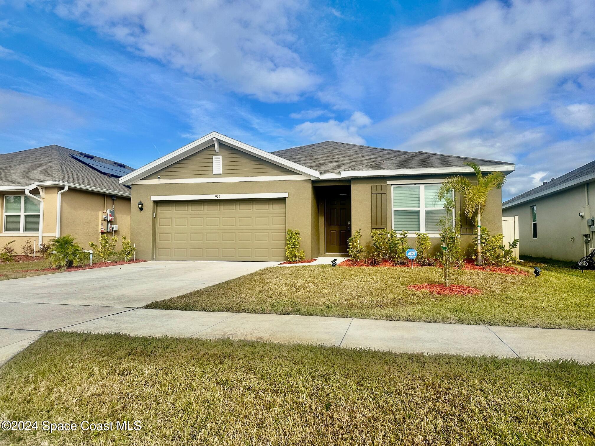 919 Trinity Street — photo